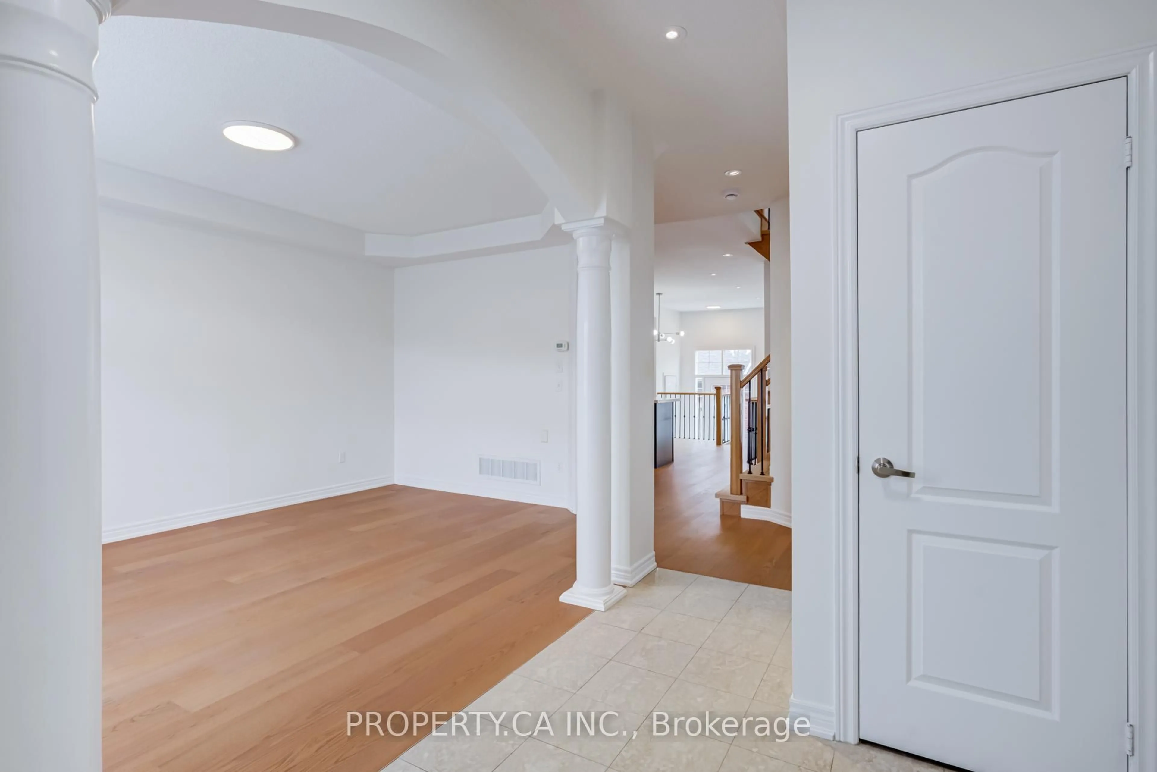 Indoor entryway for 3347 Eglinton Ave, Mississauga Ontario L5M 7W8