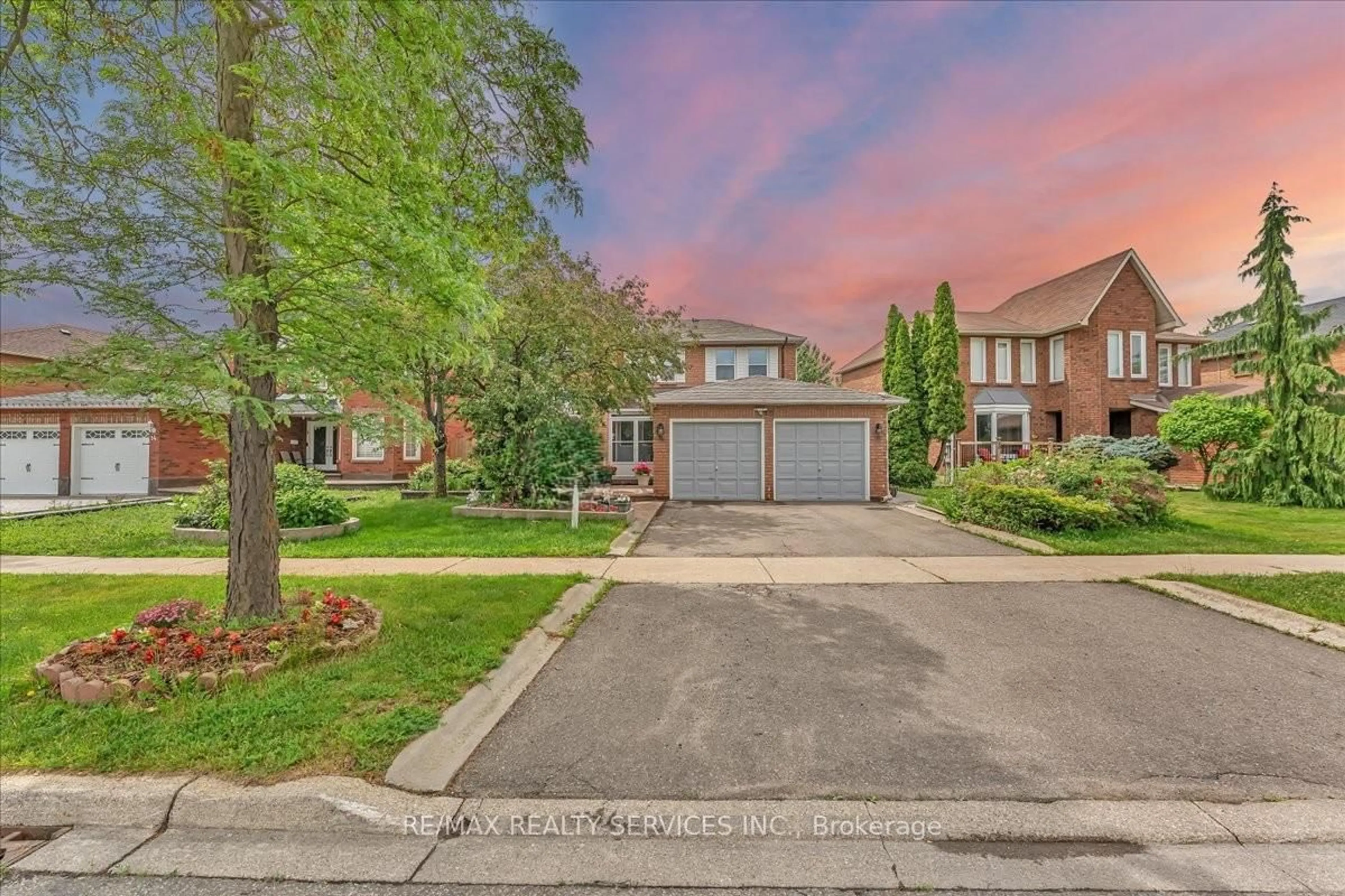 A pic from outside/outdoor area/front of a property/back of a property/a pic from drone, street for 16 Major William Sharpe Dr, Brampton Ontario L6X 3K3
