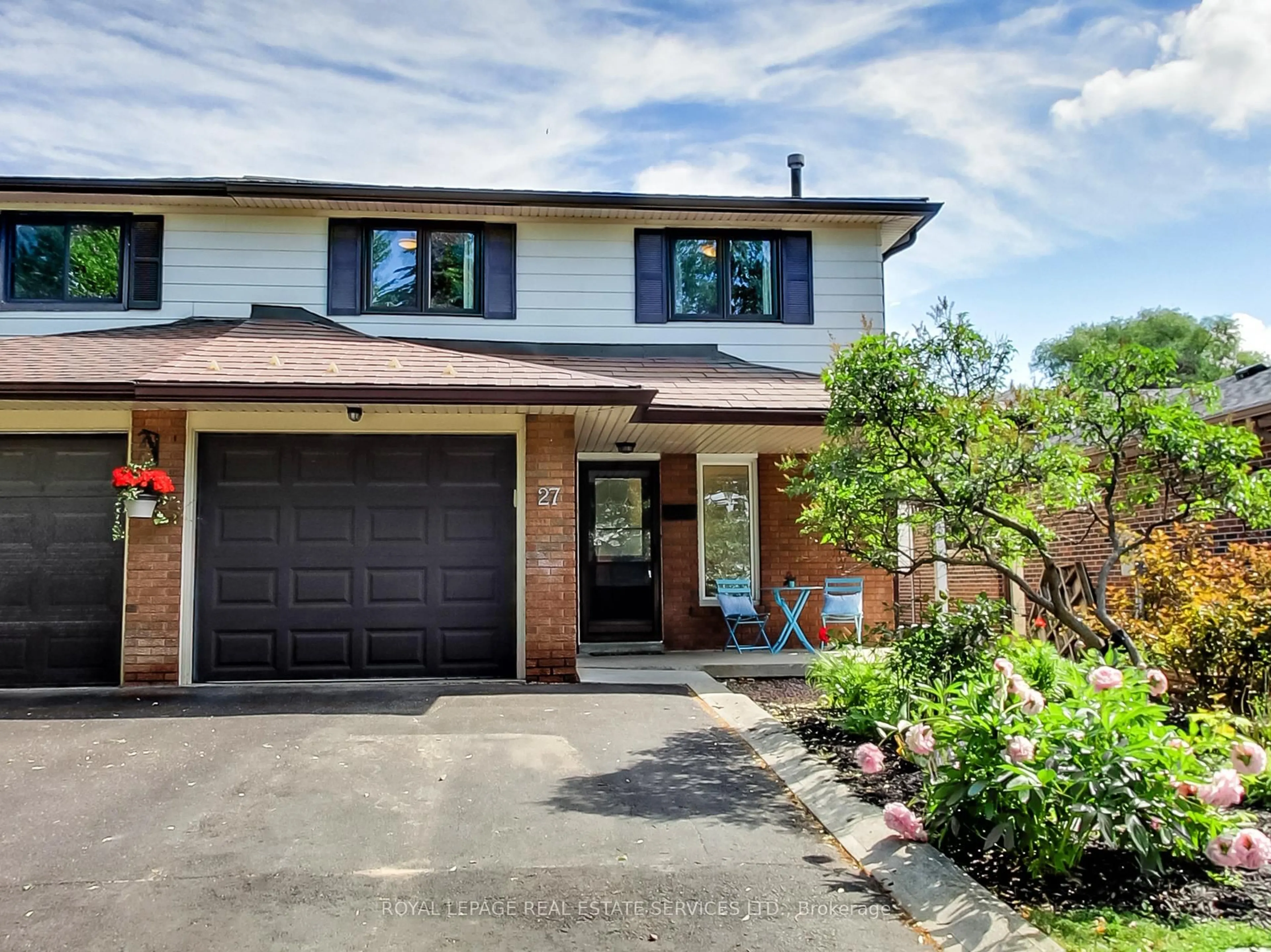 Home with brick exterior material, street for 27 Bremen Lane, Mississauga Ontario L5M 1G7