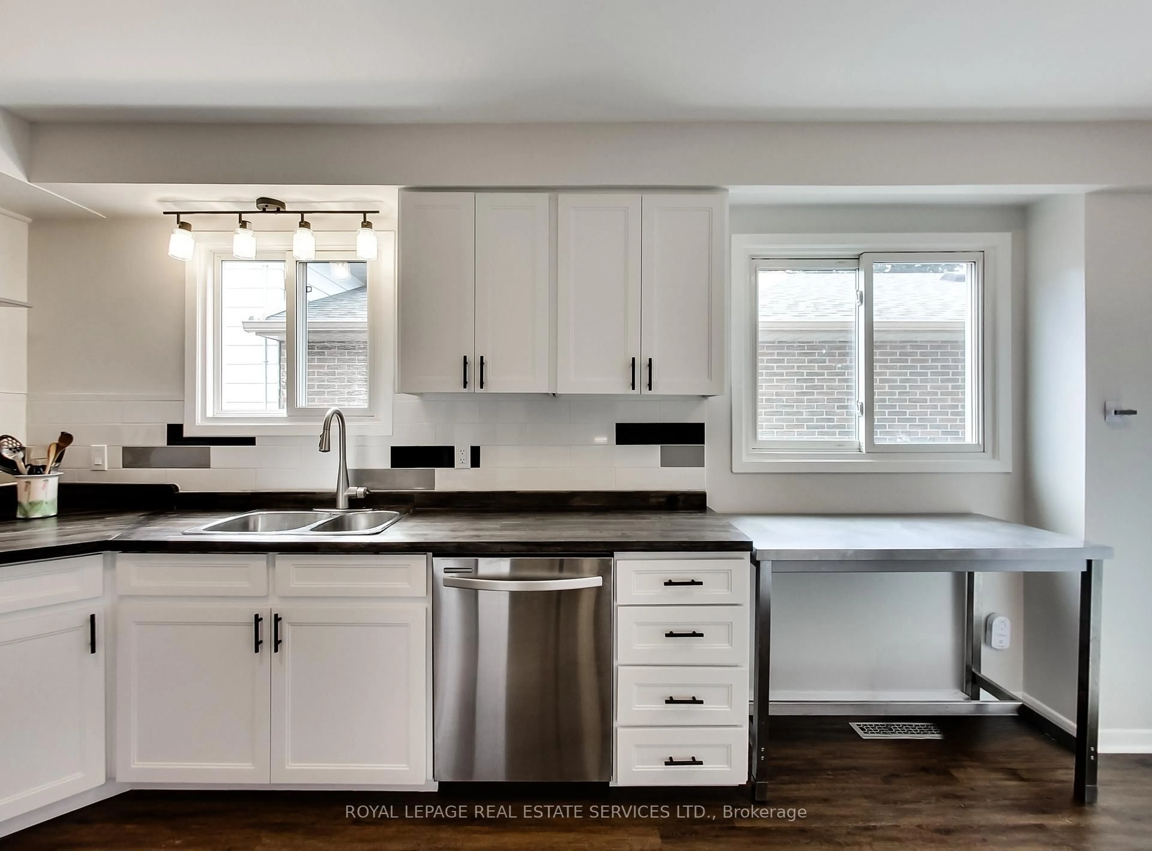 Open concept kitchen, unknown for 27 Bremen Lane, Mississauga Ontario L5M 1G7