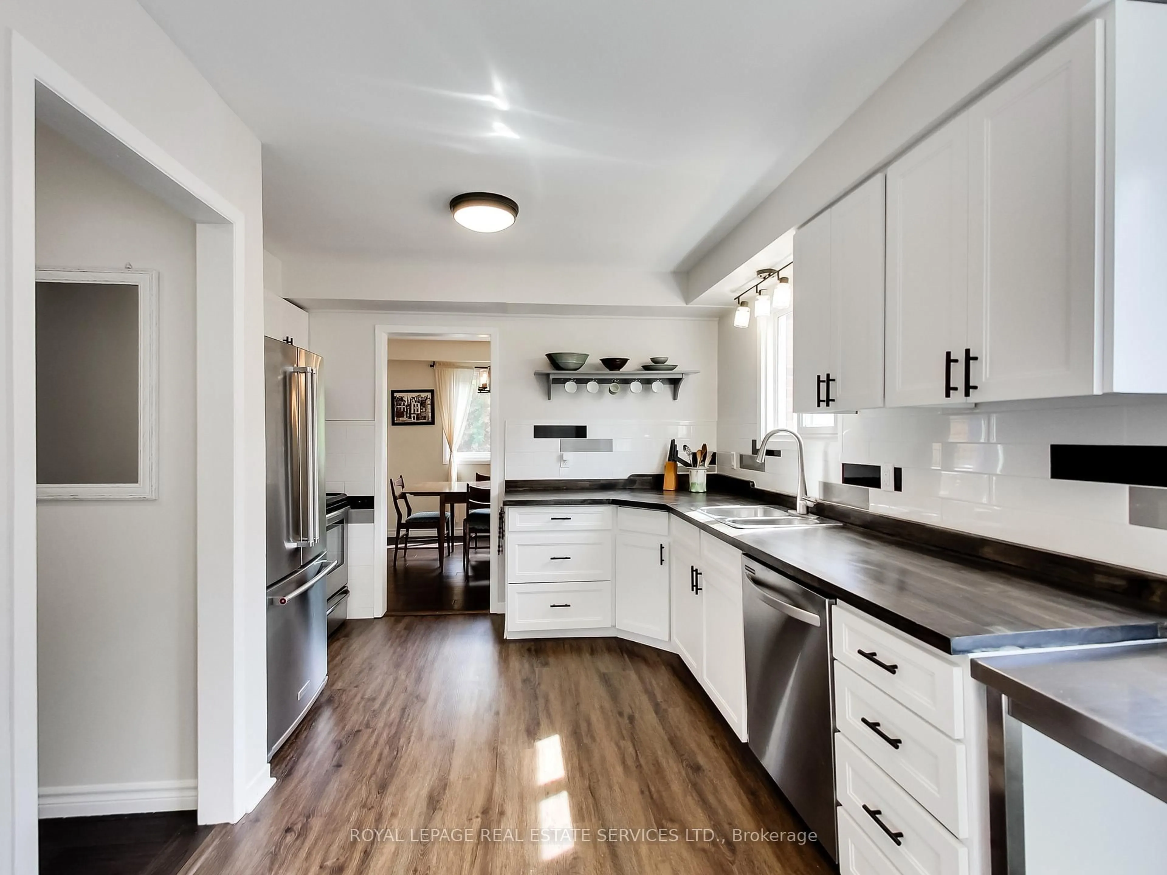 Open concept kitchen, unknown for 27 Bremen Lane, Mississauga Ontario L5M 1G7