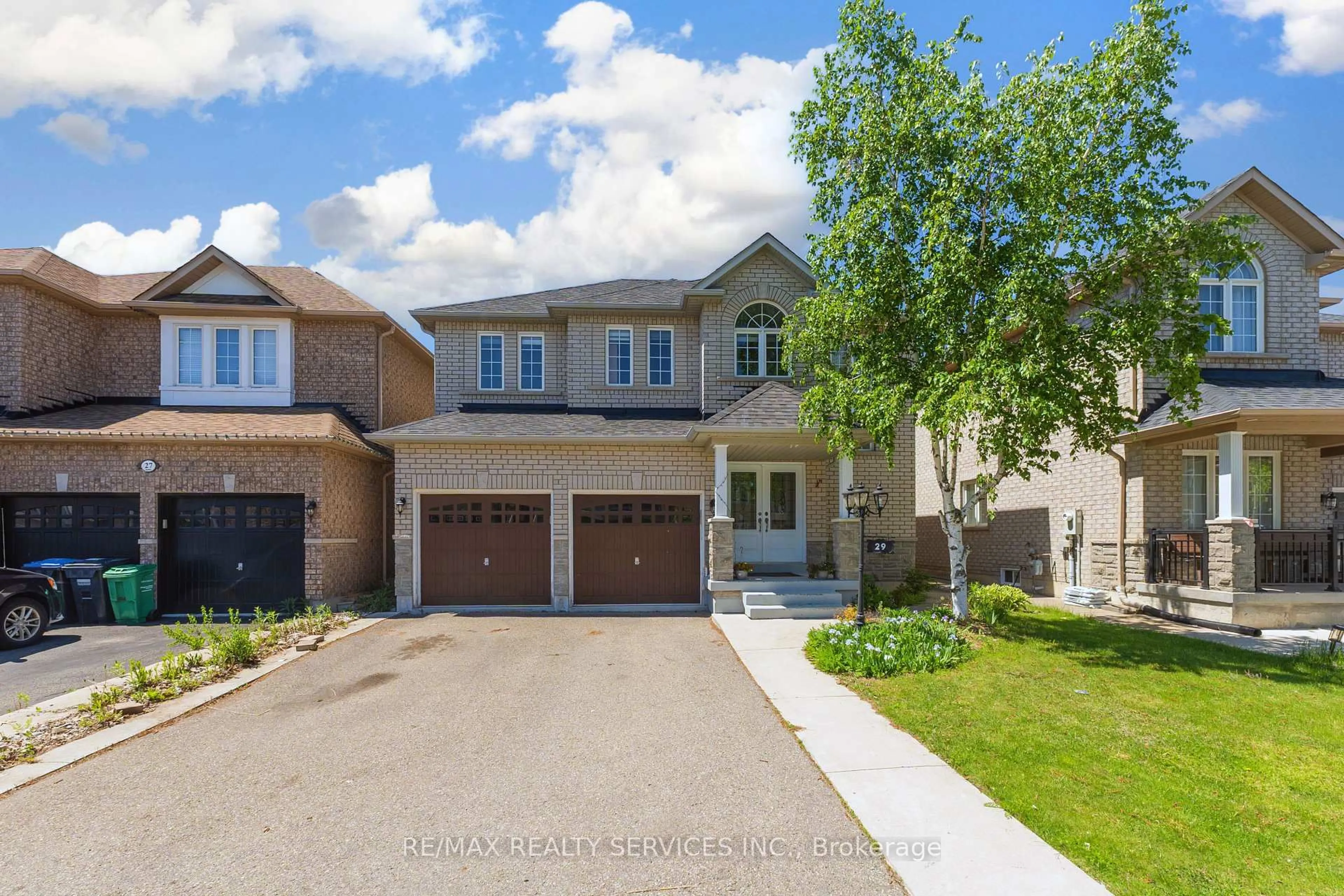 A pic from outside/outdoor area/front of a property/back of a property/a pic from drone, street for 29 Sir Jacobs Cres, Brampton Ontario L7A 3V2