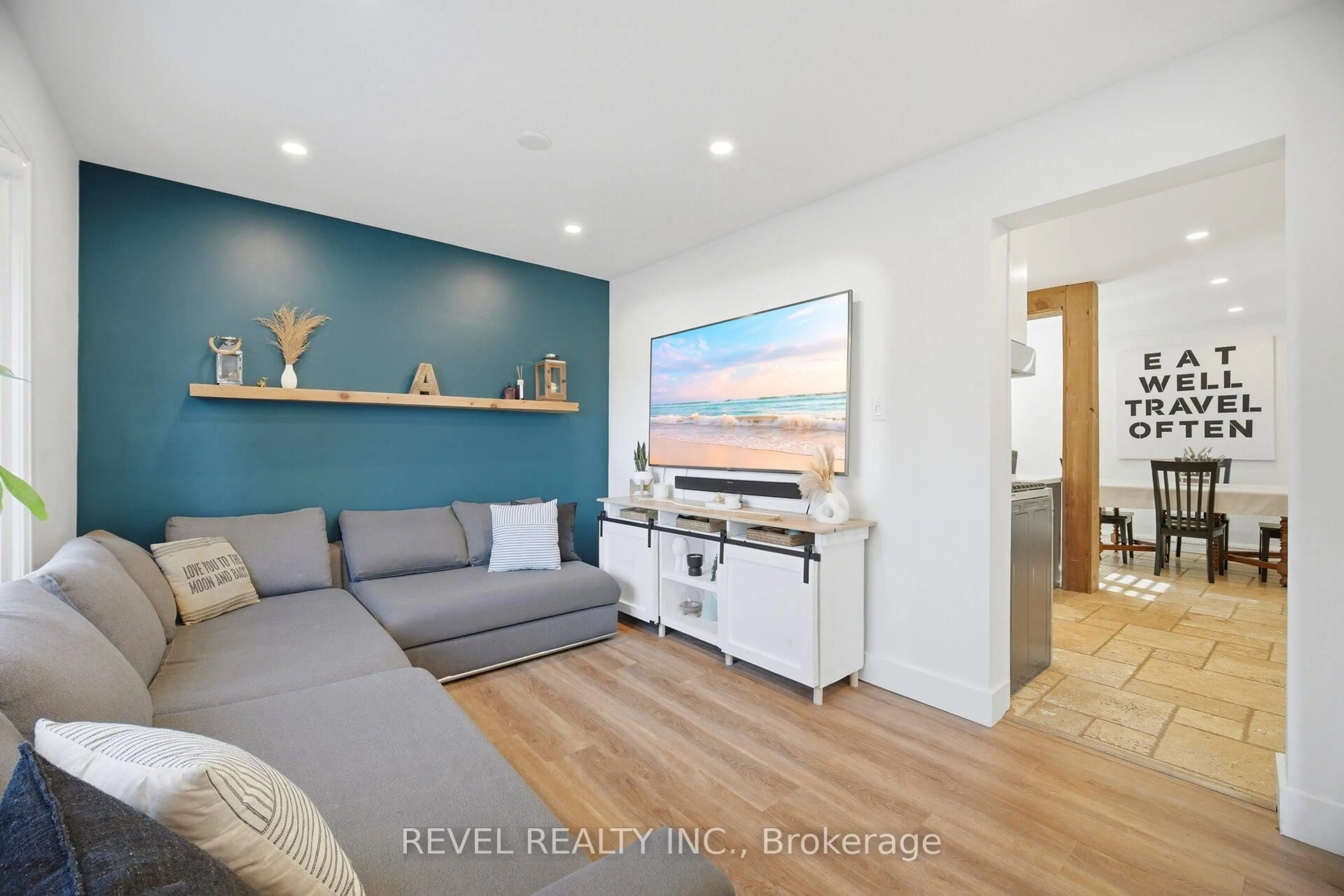 Living room with furniture, unknown for 477 Bell St, Milton Ontario L9T 4R6
