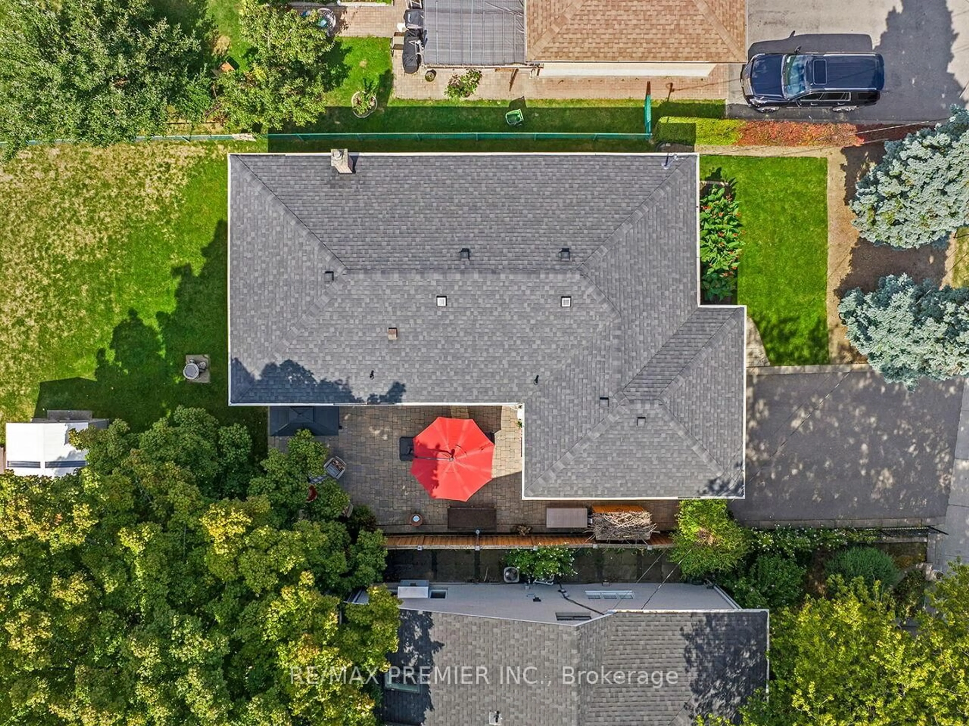 A pic from outside/outdoor area/front of a property/back of a property/a pic from drone, street for 2894 Weston Rd, Toronto Ontario M9M 2S5