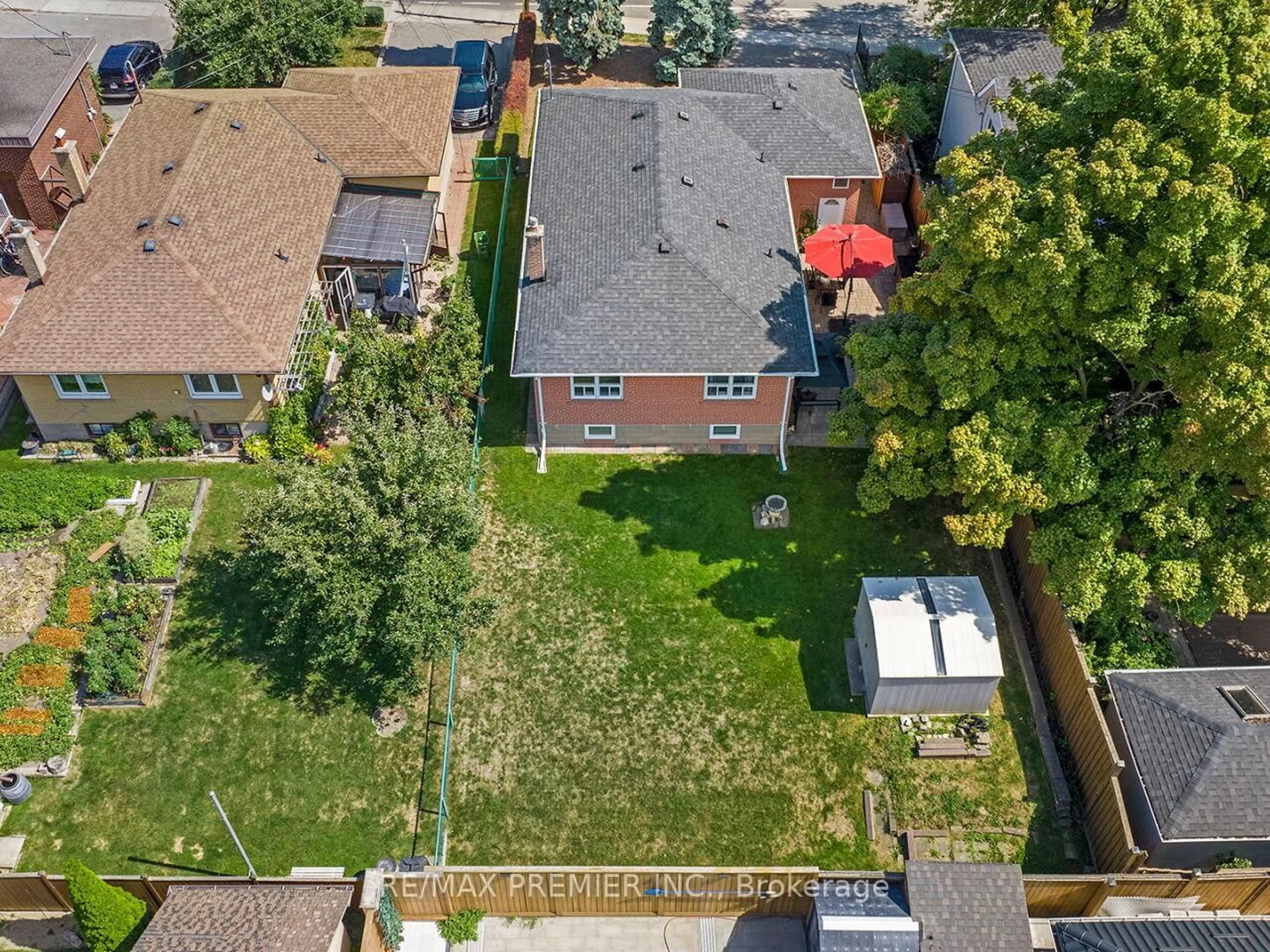 A pic from outside/outdoor area/front of a property/back of a property/a pic from drone, street for 2894 Weston Rd, Toronto Ontario M9M 2S5
