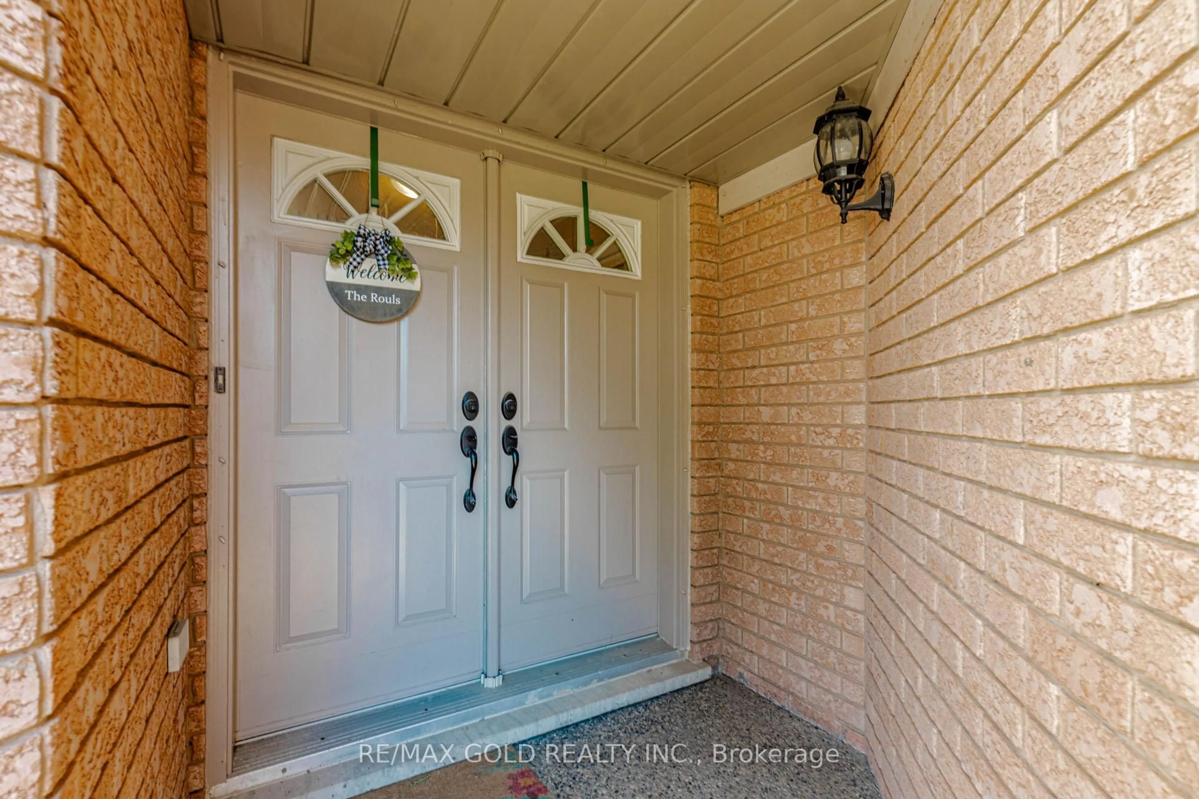 Indoor entryway for 25 Adirondack Cres, Brampton Ontario L6R 1E5