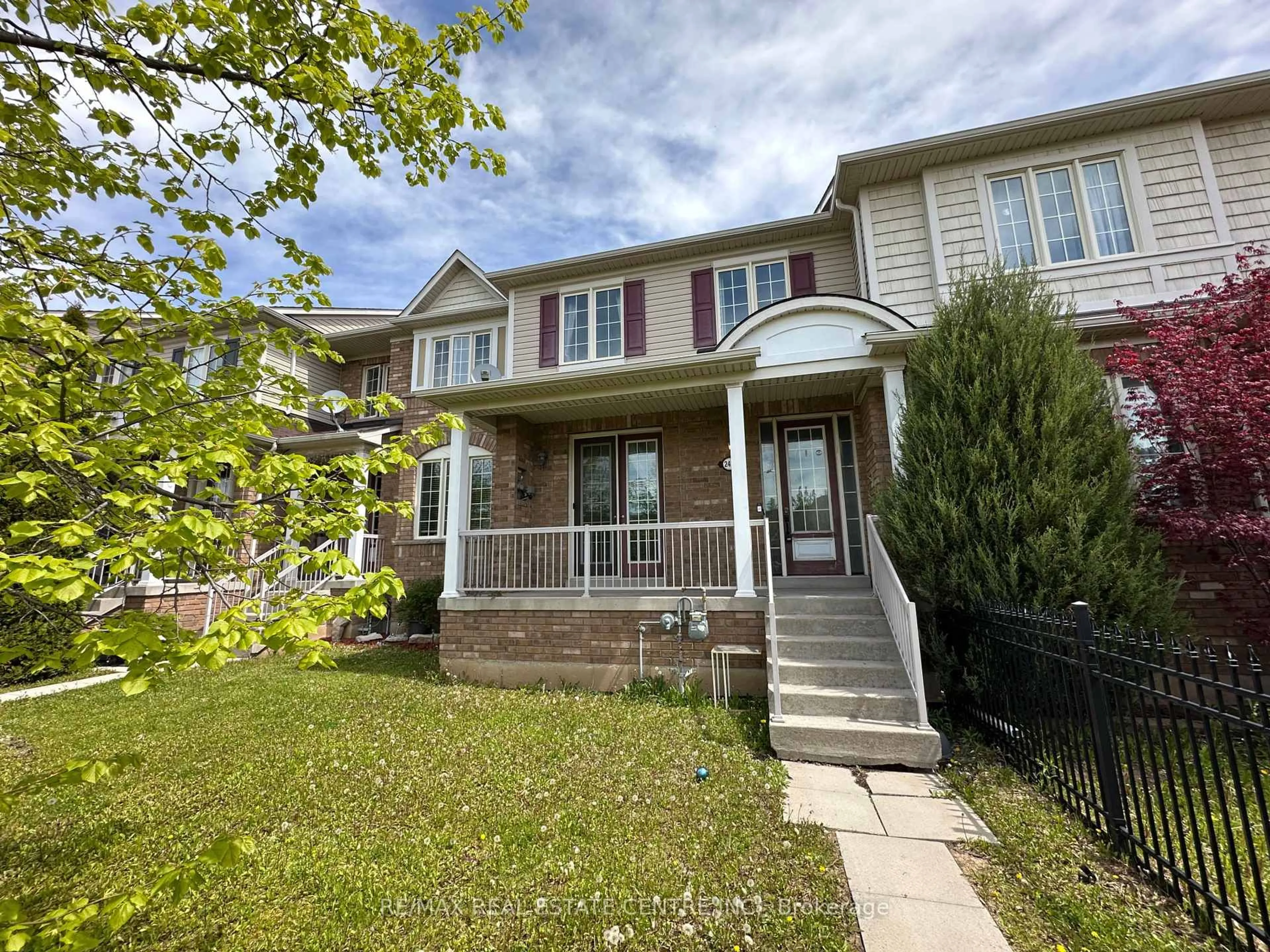 A pic from outside/outdoor area/front of a property/back of a property/a pic from drone, street for 2491 Postmaster Dr, Oakville Ontario L6M 0L5