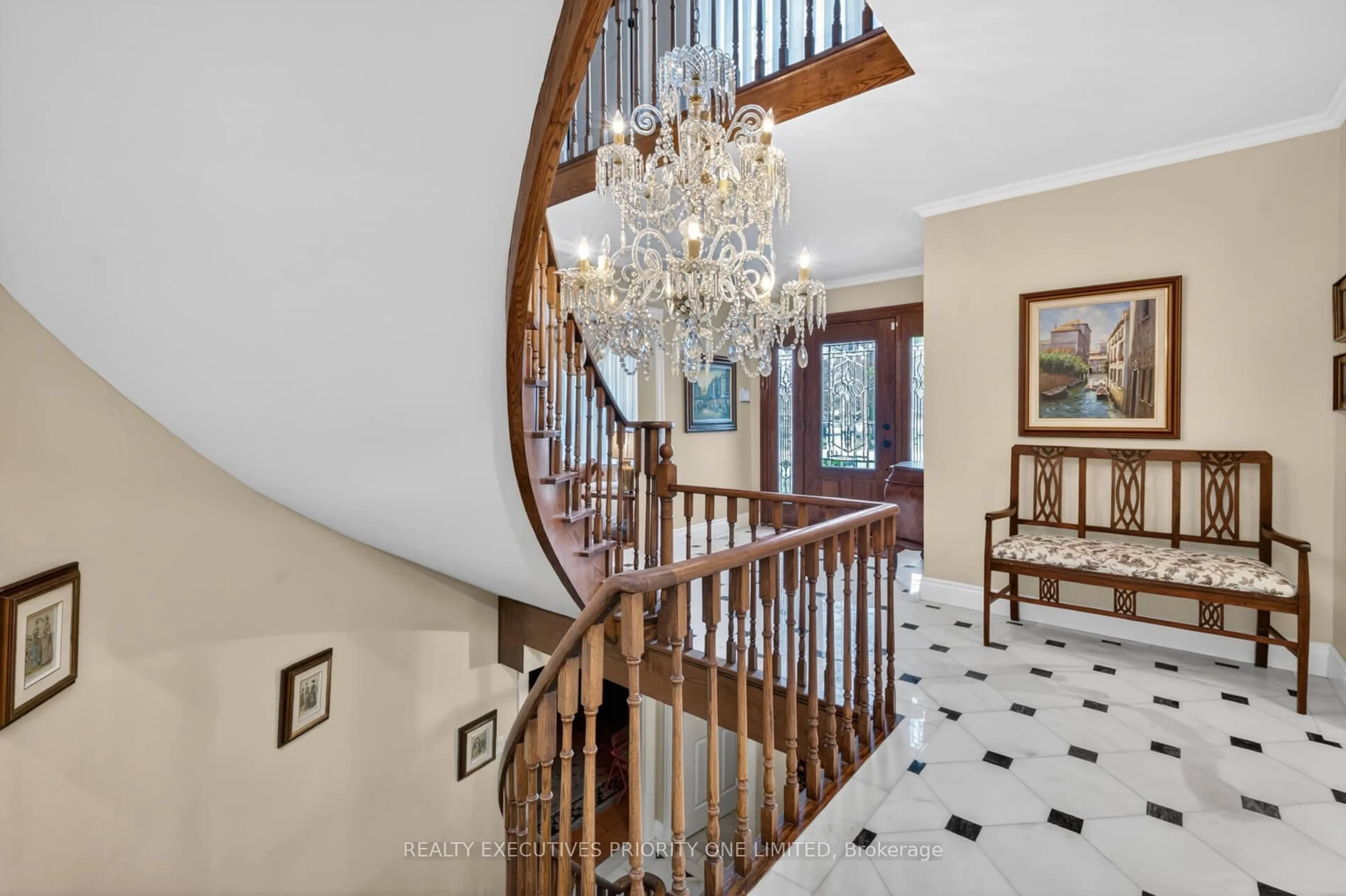 Indoor foyer for 1149 Spragg Crt, Mississauga Ontario L5C 2Z9