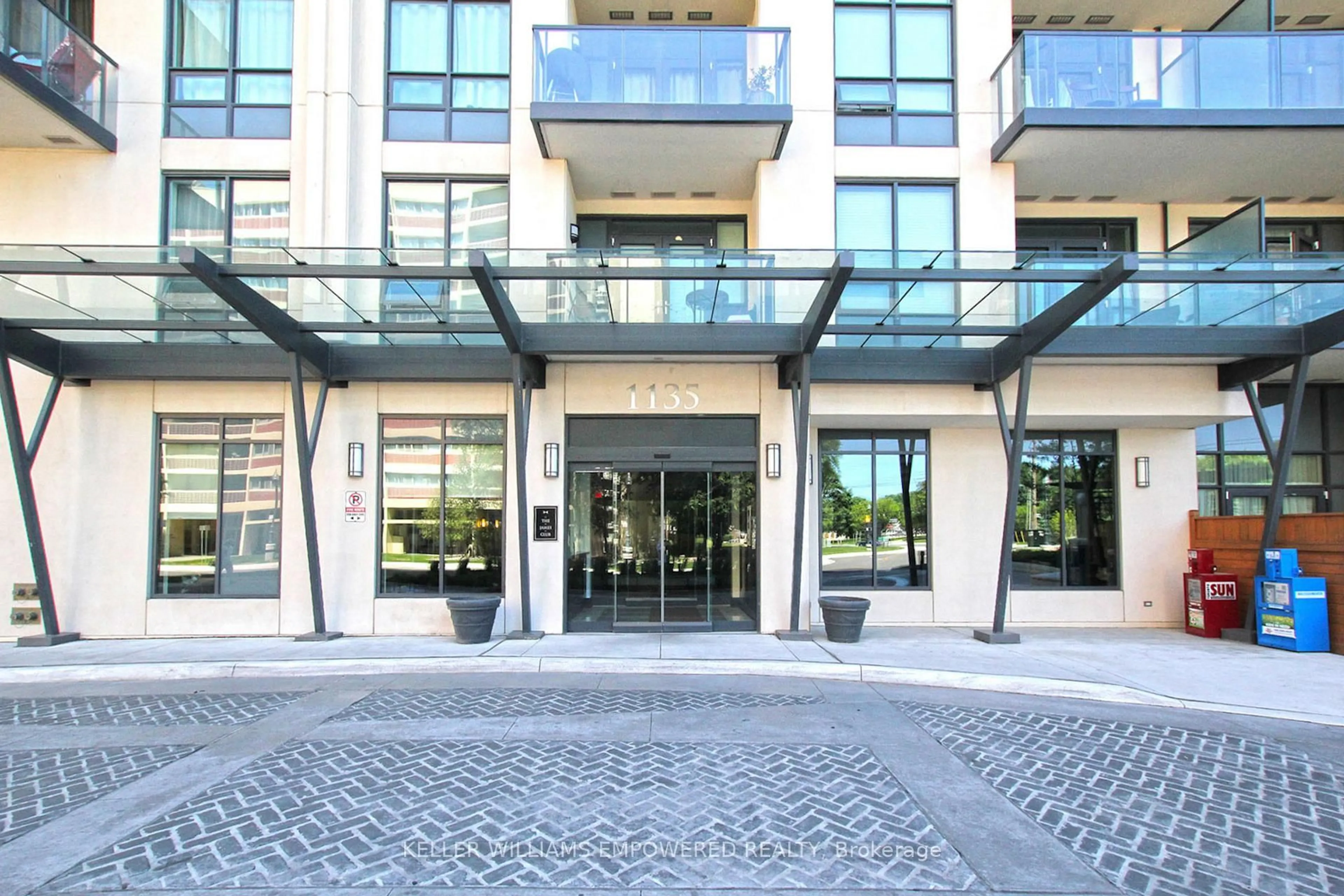 Indoor foyer for 1135 Royal York Rd #1406, Toronto Ontario M9A 0C3