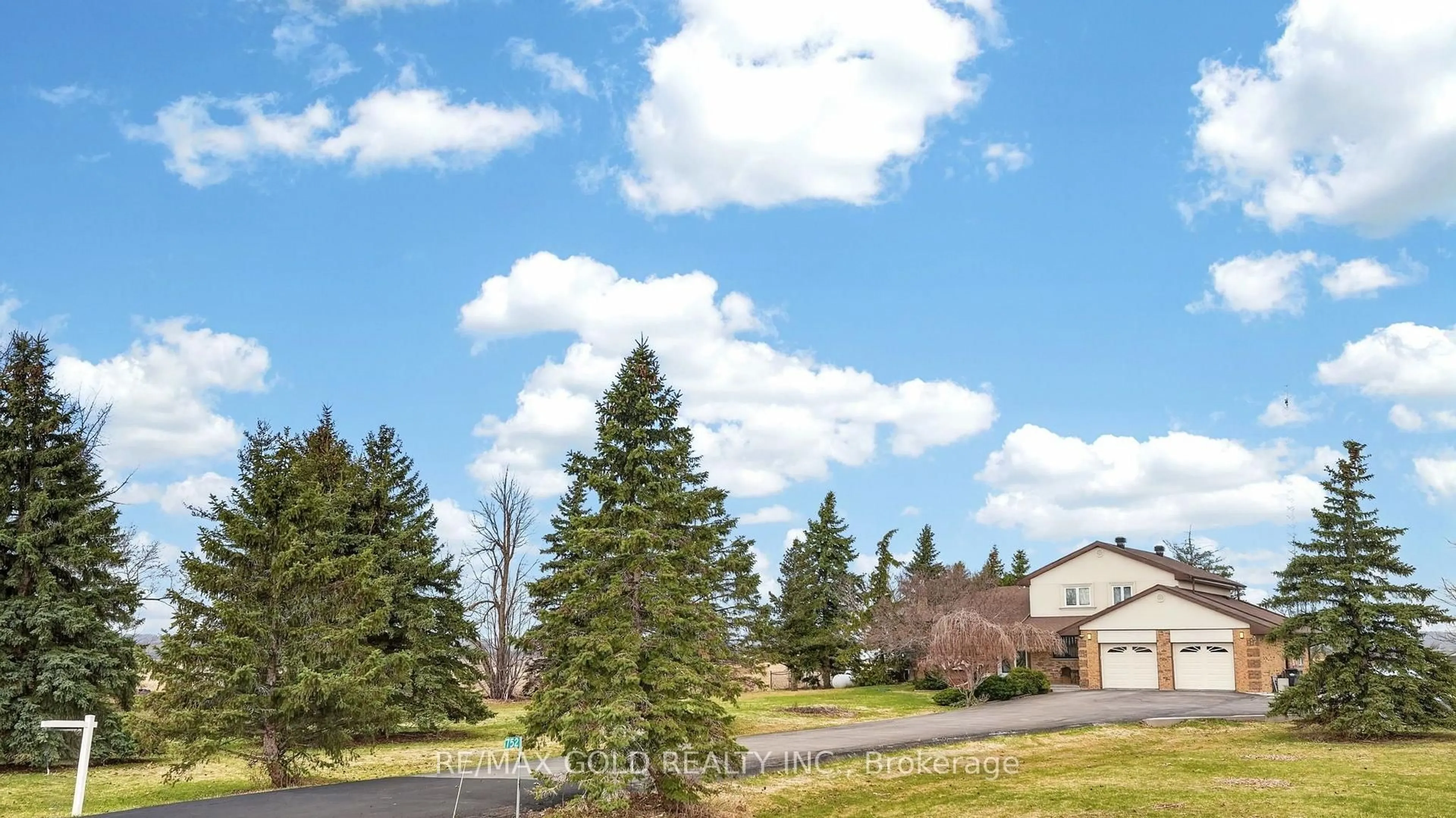 A pic from outside/outdoor area/front of a property/back of a property/a pic from drone, mountain view for 752 Old School Rd, Caledon Ontario L7C 0V6