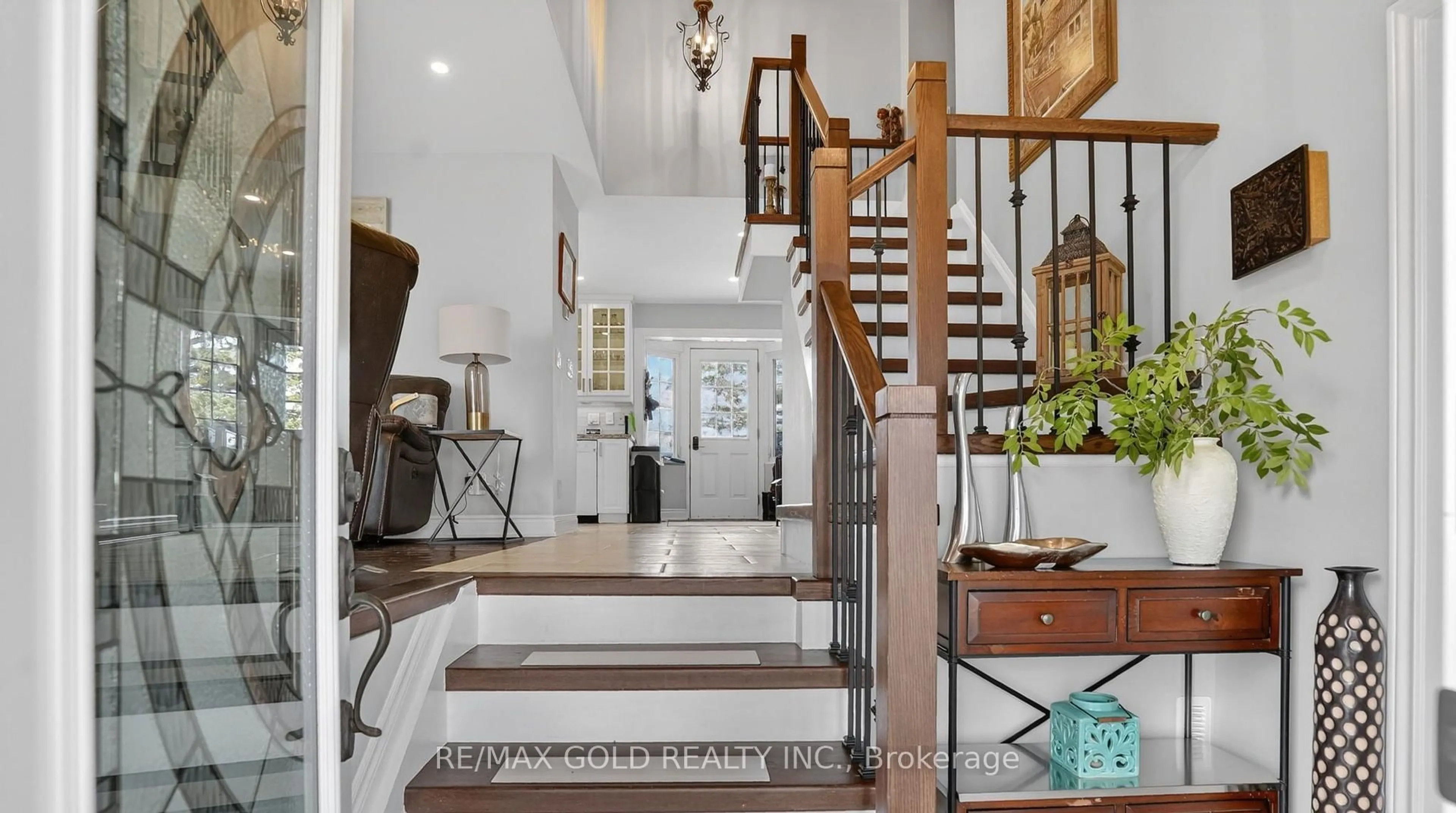 Indoor entryway for 752 Old School Rd, Caledon Ontario L7C 0V6