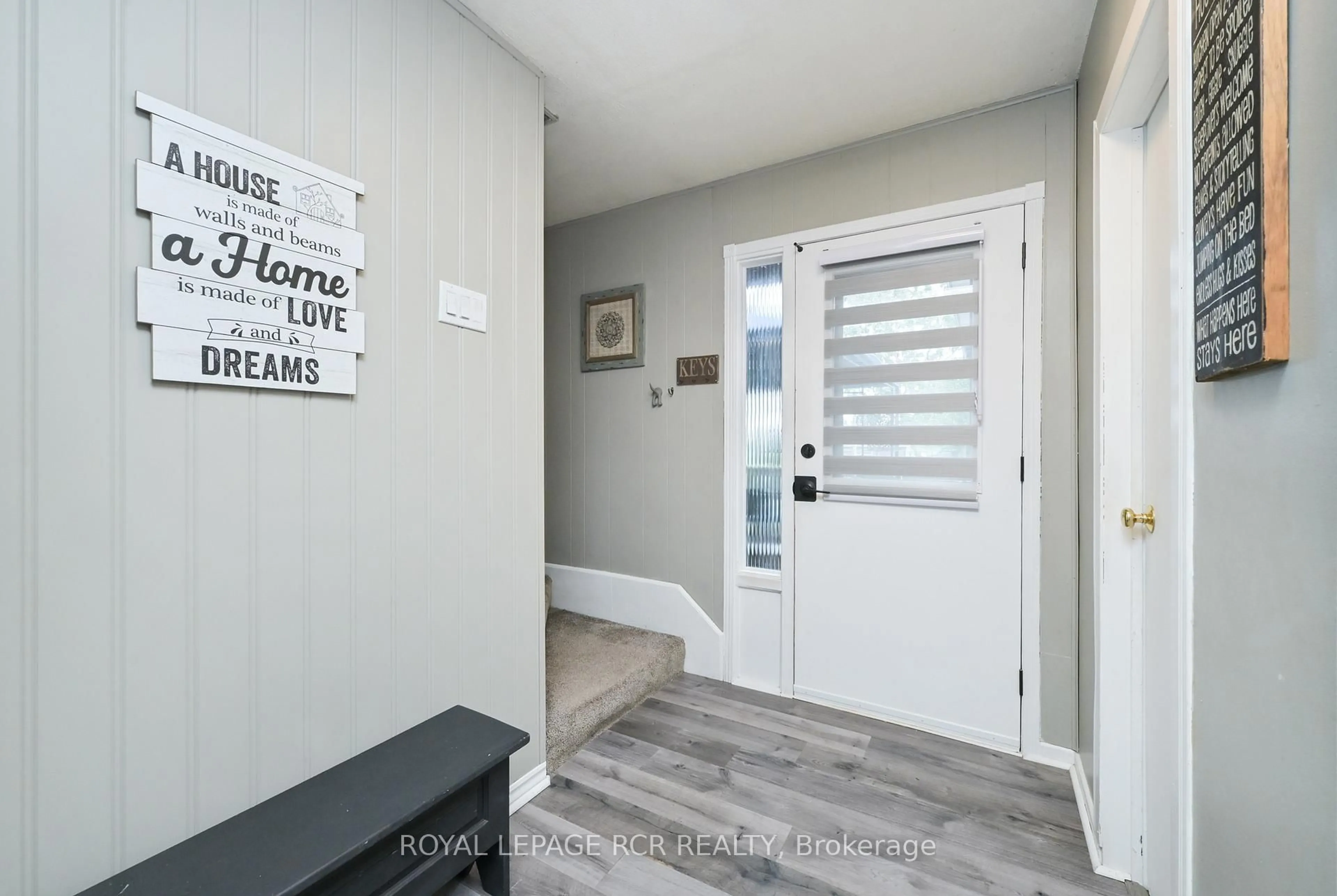 Indoor entryway for 109 Century Dr, Orangeville Ontario L9W 3S2