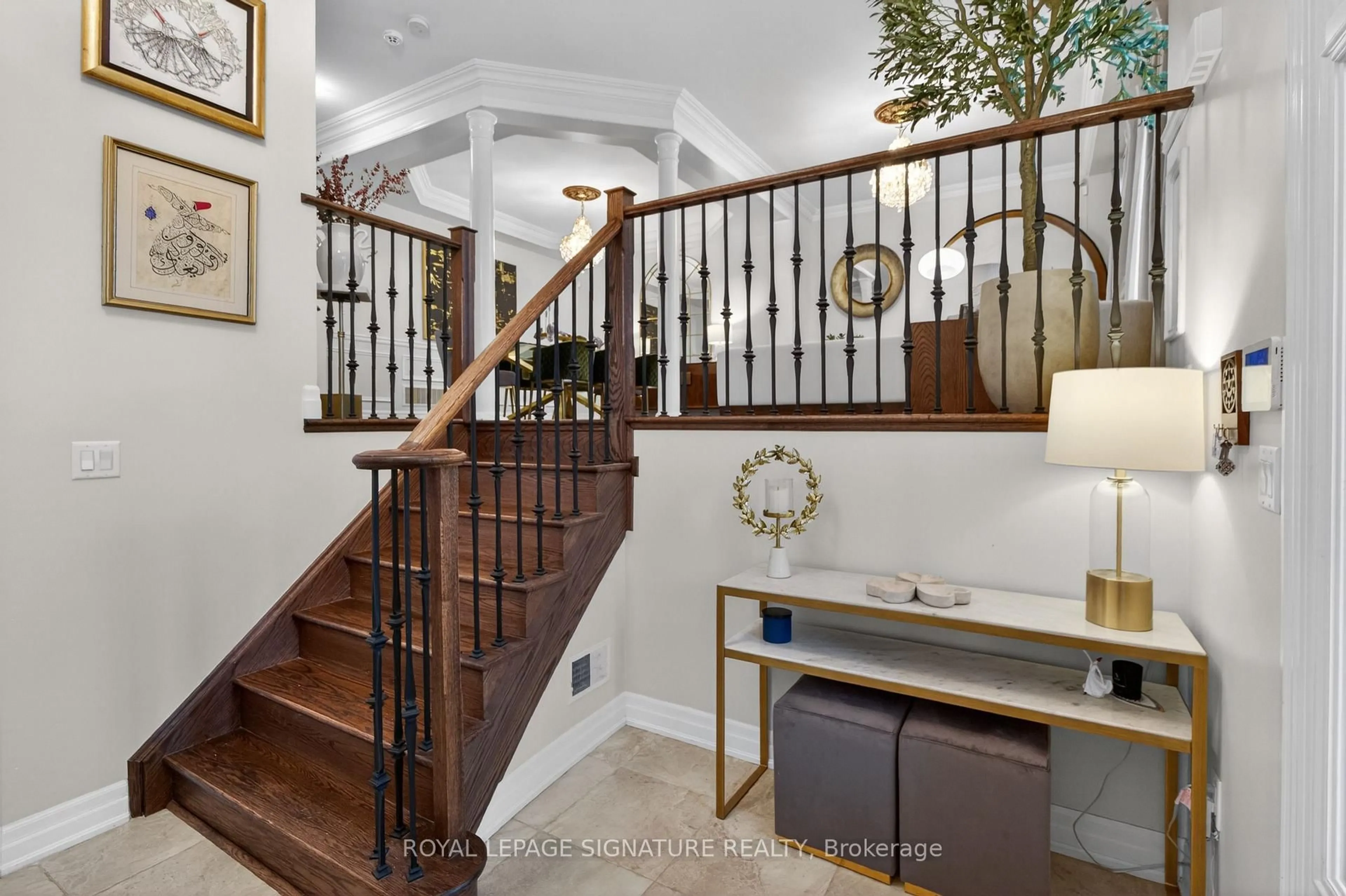 Indoor entryway for 167 Cherryhurst Rd, Oakville Ontario L6M 0W1