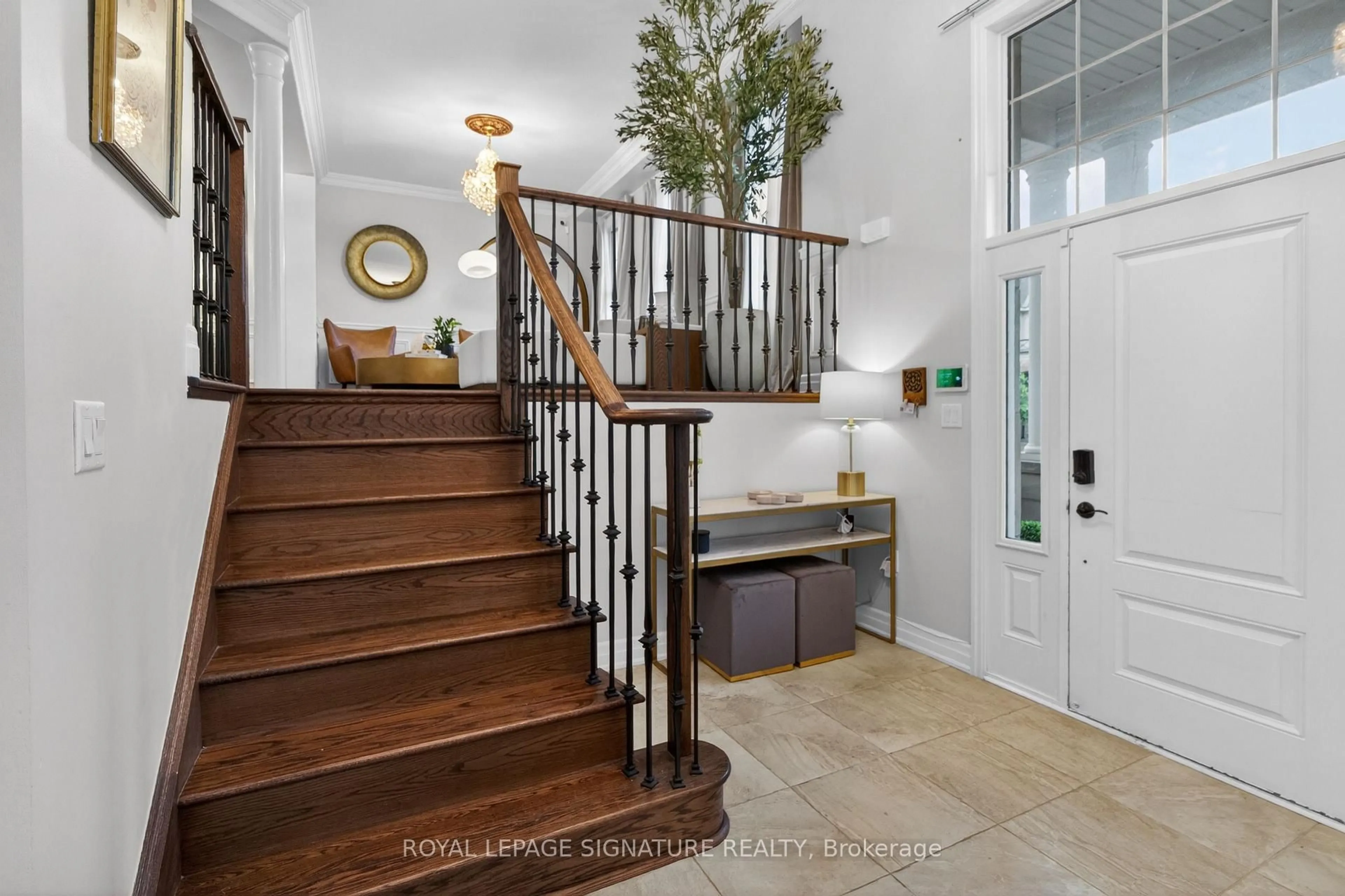 Indoor entryway for 167 Cherryhurst Rd, Oakville Ontario L6M 0W1