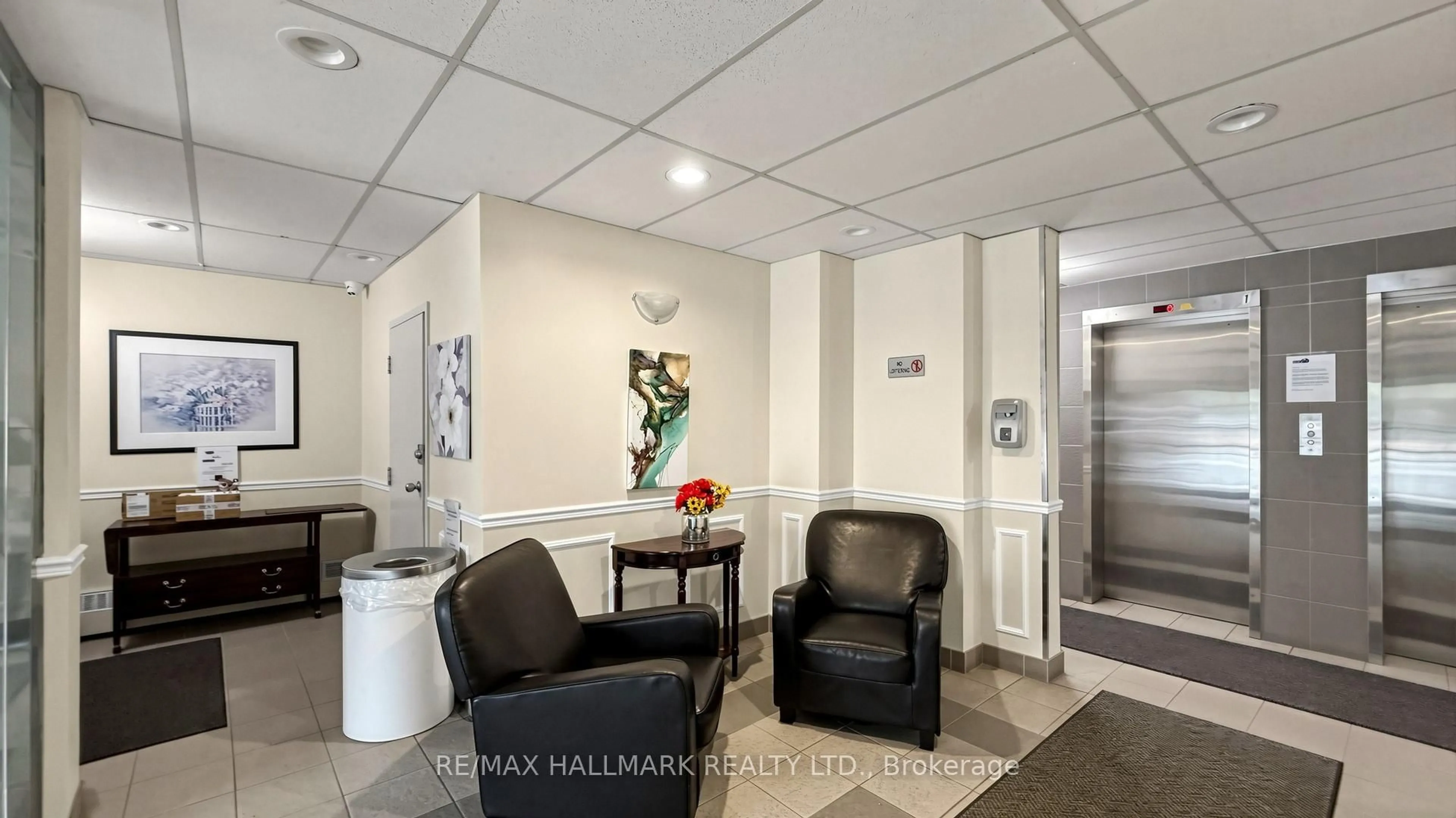 Lobby for 49 Queen St #402, Mississauga Ontario L5G 4N6
