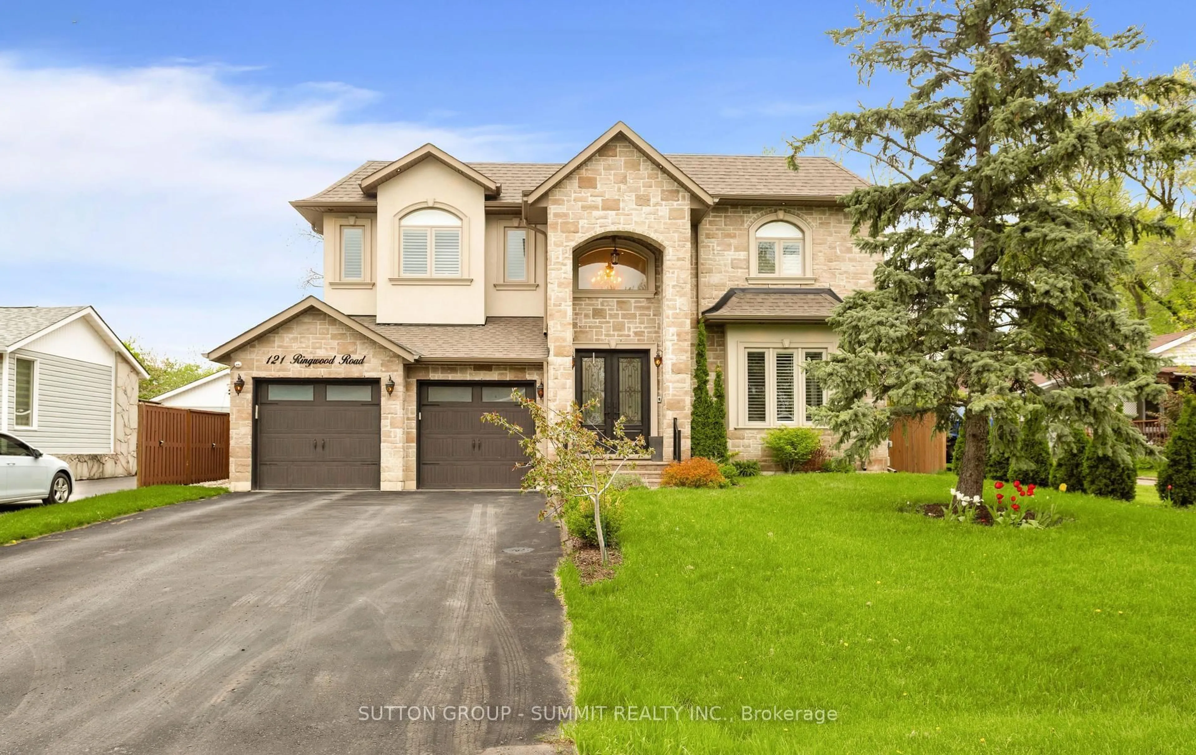 Home with brick exterior material, street for 121 Ringwood Rd, Oakville Ontario L6H 1K3