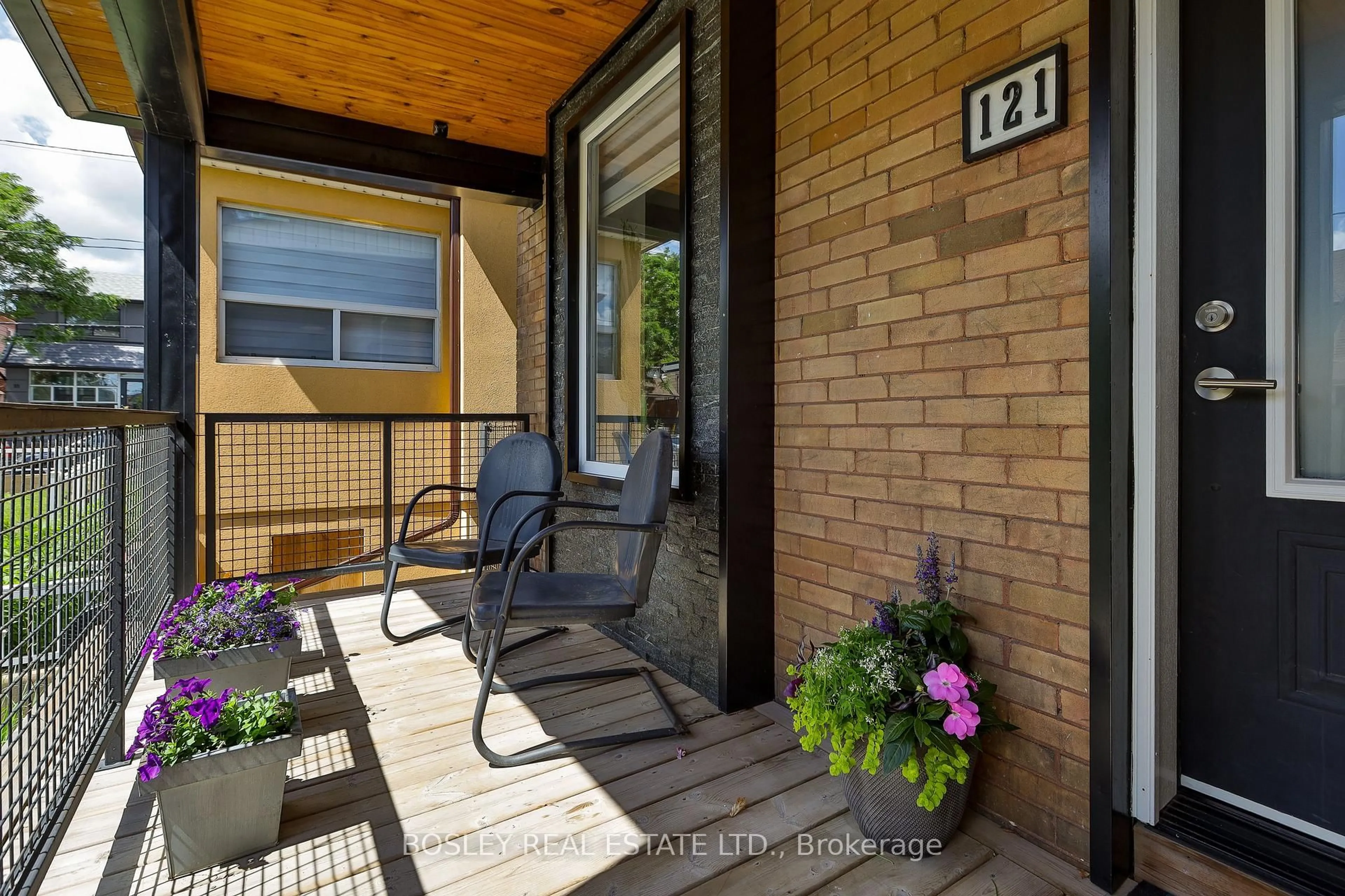 Patio, street for 121 Blackthorn Ave, Toronto Ontario M6N 3H4