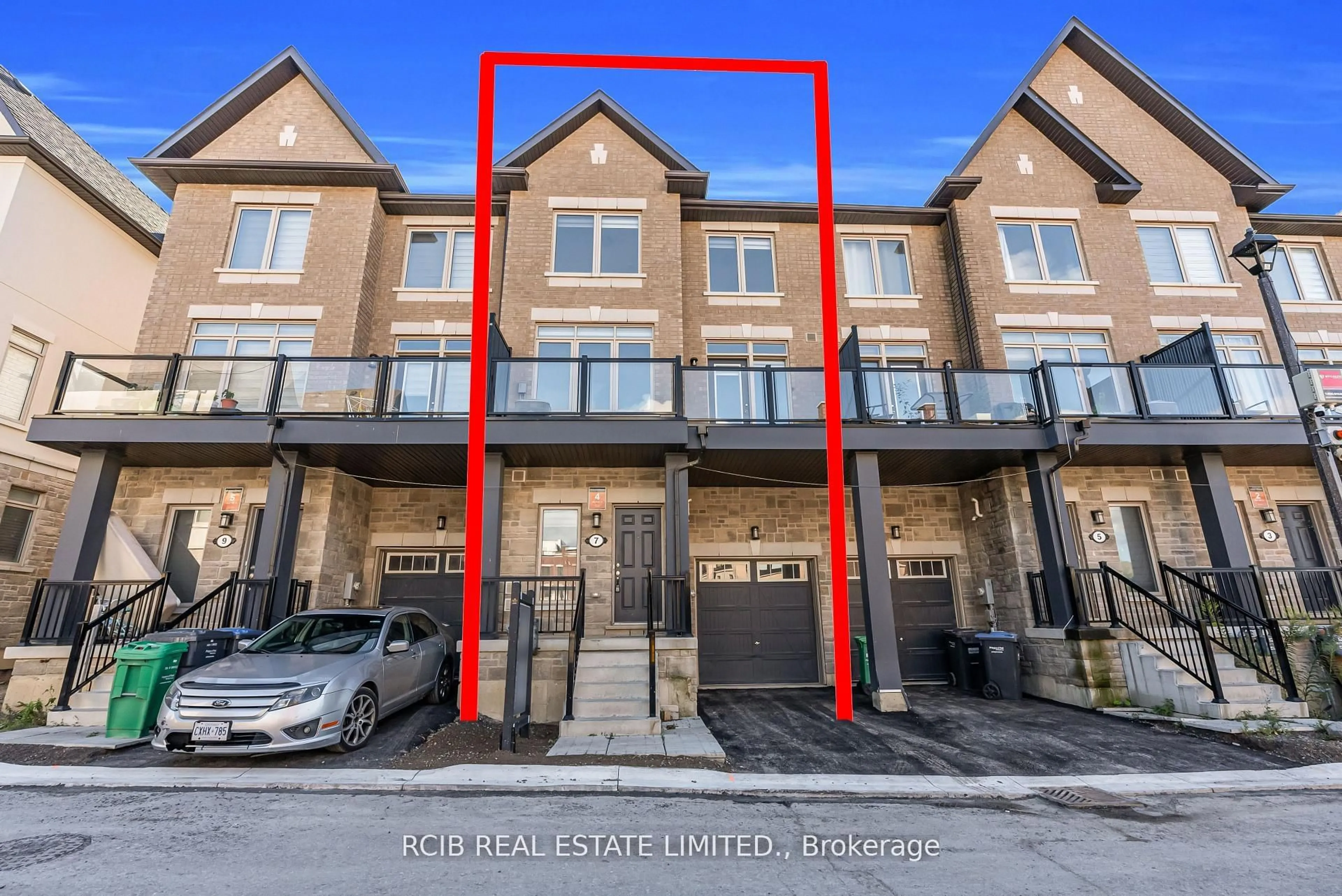 A pic from outside/outdoor area/front of a property/back of a property/a pic from drone, street for 7 Tiveron Ave, Caledon Ontario L7C 4L4