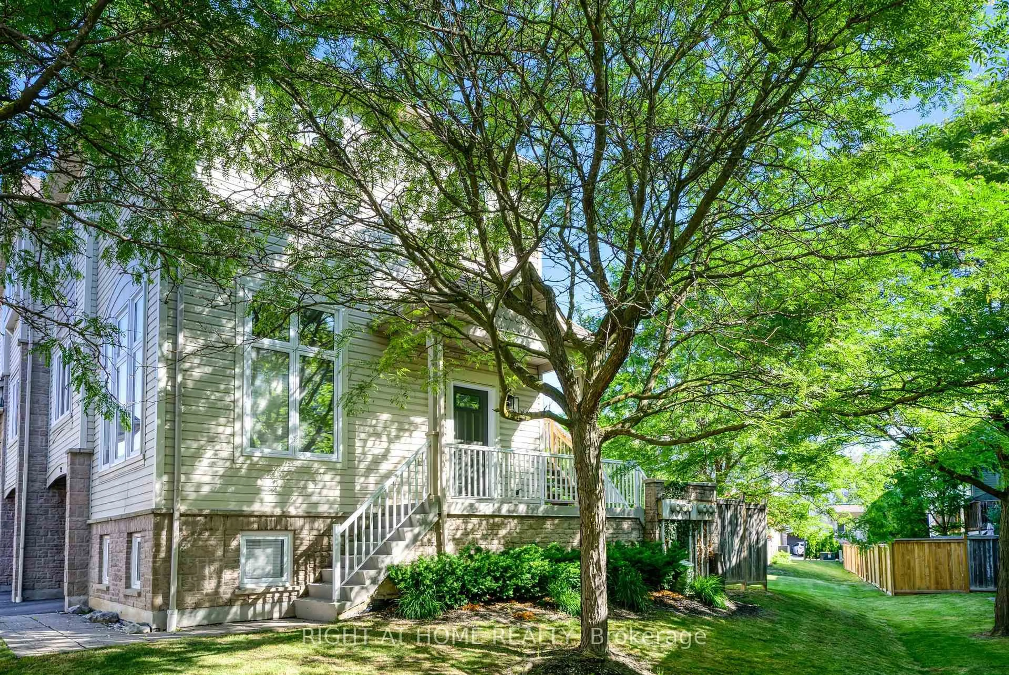 Home with vinyl exterior material, street for 7101 Branigan Gate #29, Mississauga Ontario L5N 7S2