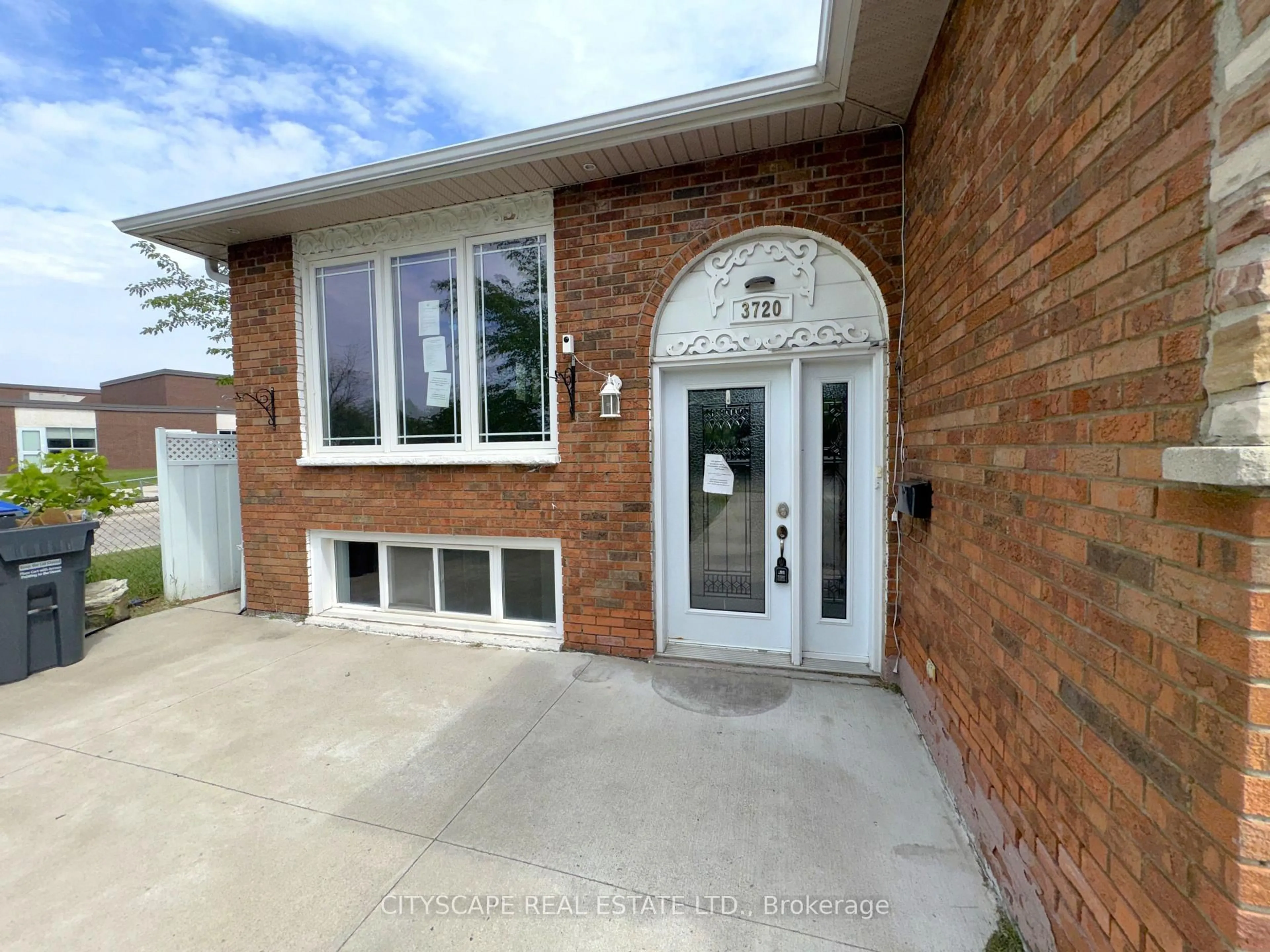 Unknown for 3720 Brandon Gate Dr, Mississauga Ontario L4T 3M8