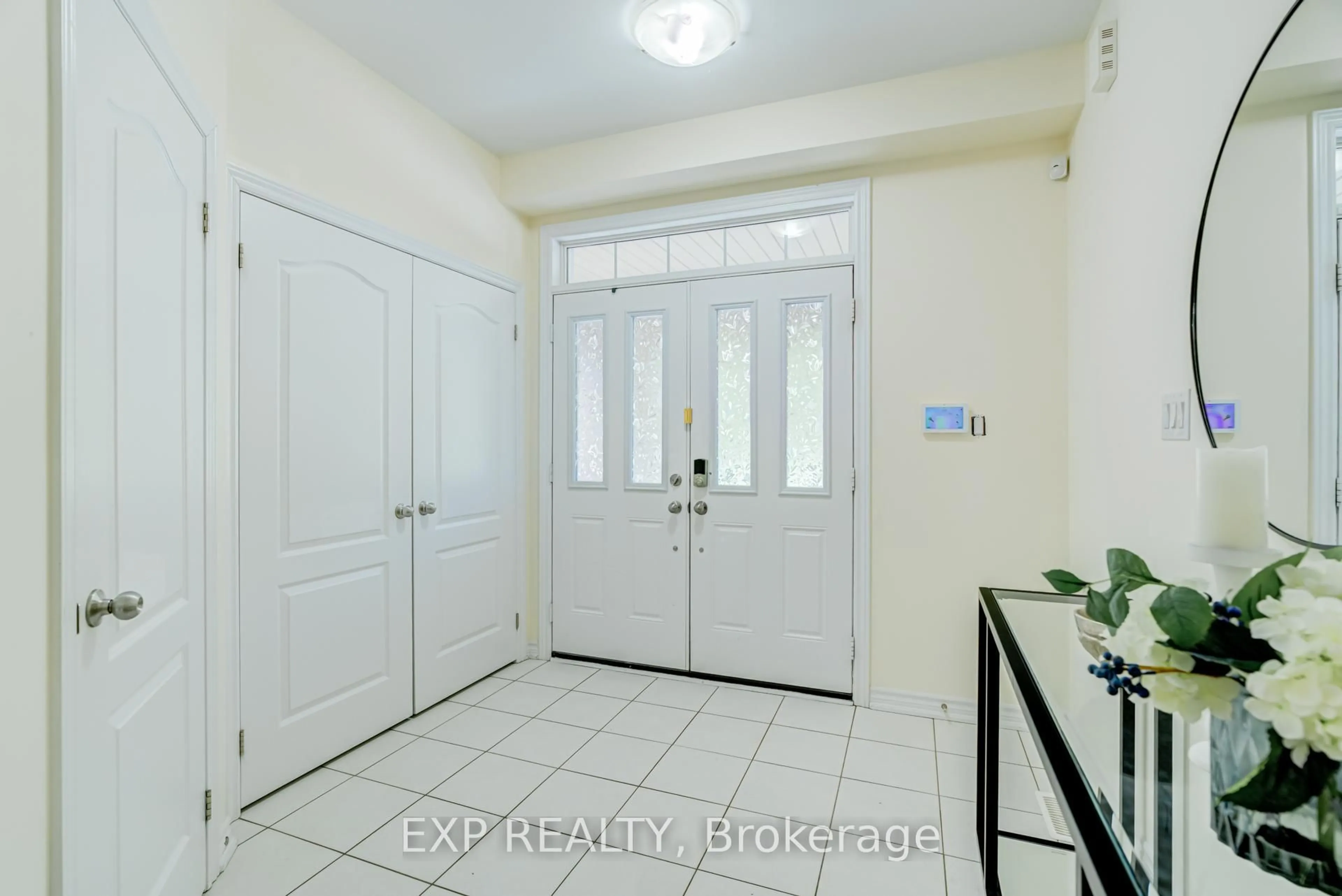Indoor entryway for 783 Agnew Cres, Milton Ontario L9T 8M5