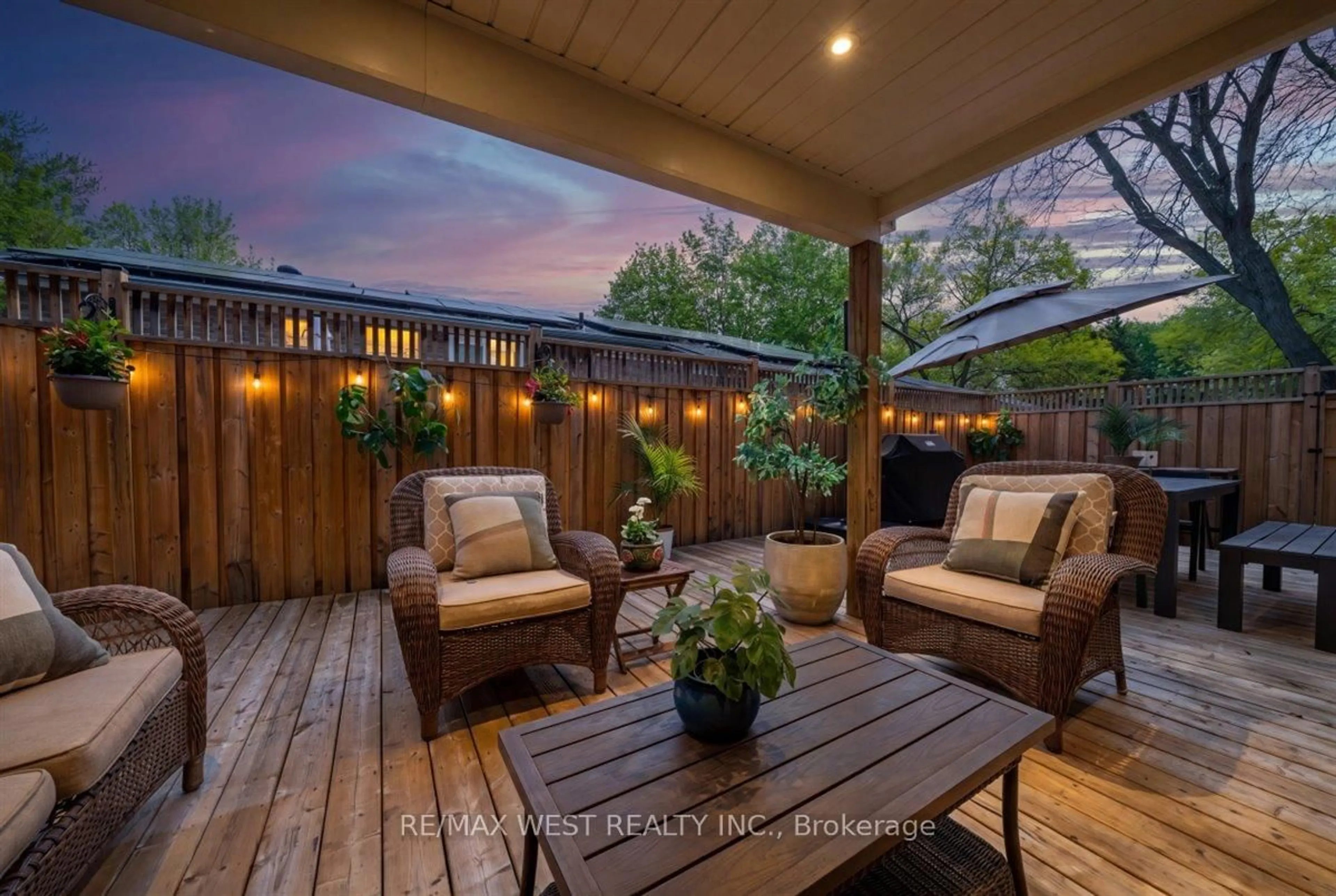 Patio, street for 2456 Bridge Rd, Oakville Ontario L6L 2H1
