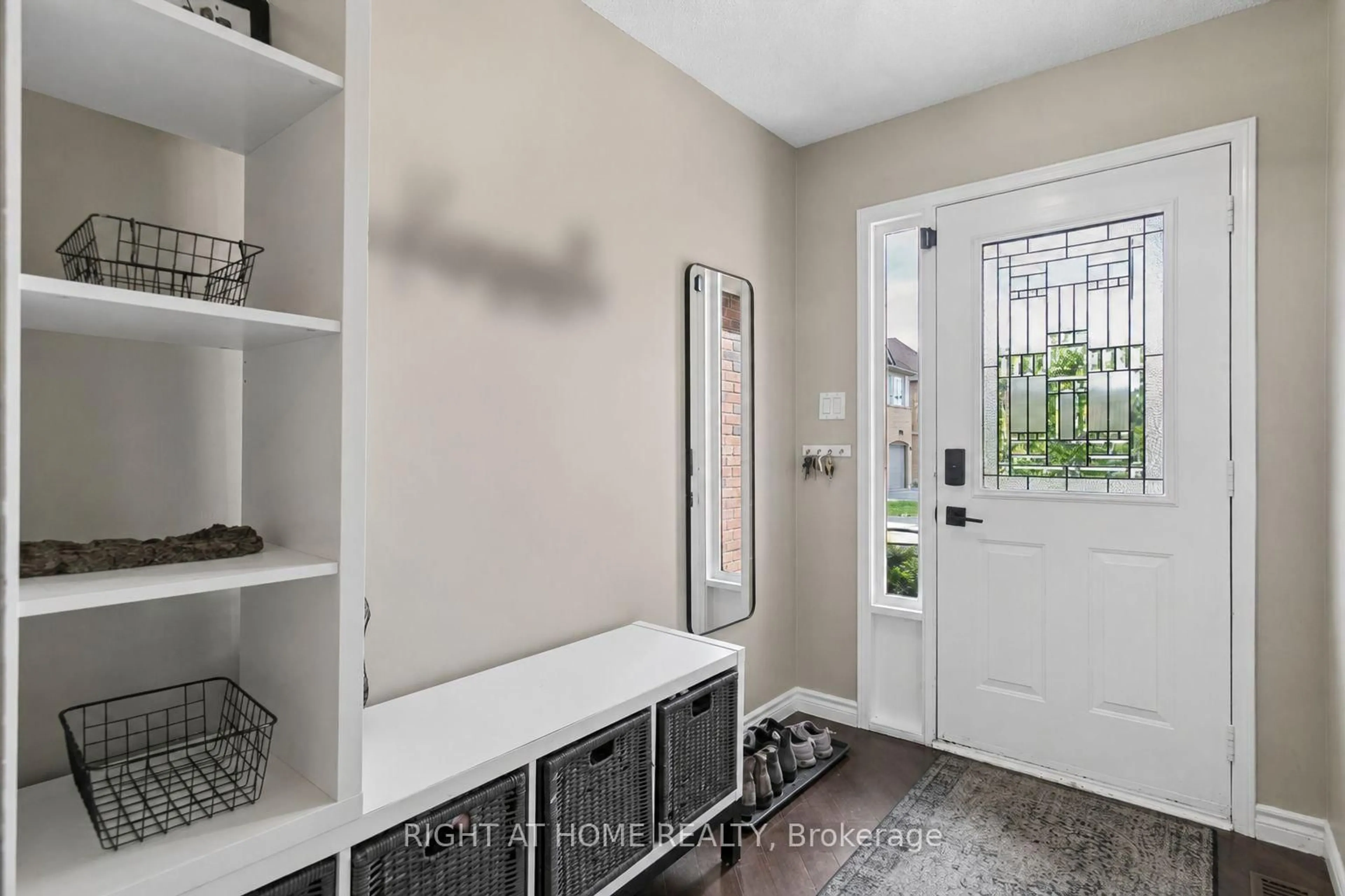 Indoor entryway for 2960 Headon Forest Dr #22, Burlington Ontario L7M 4G5