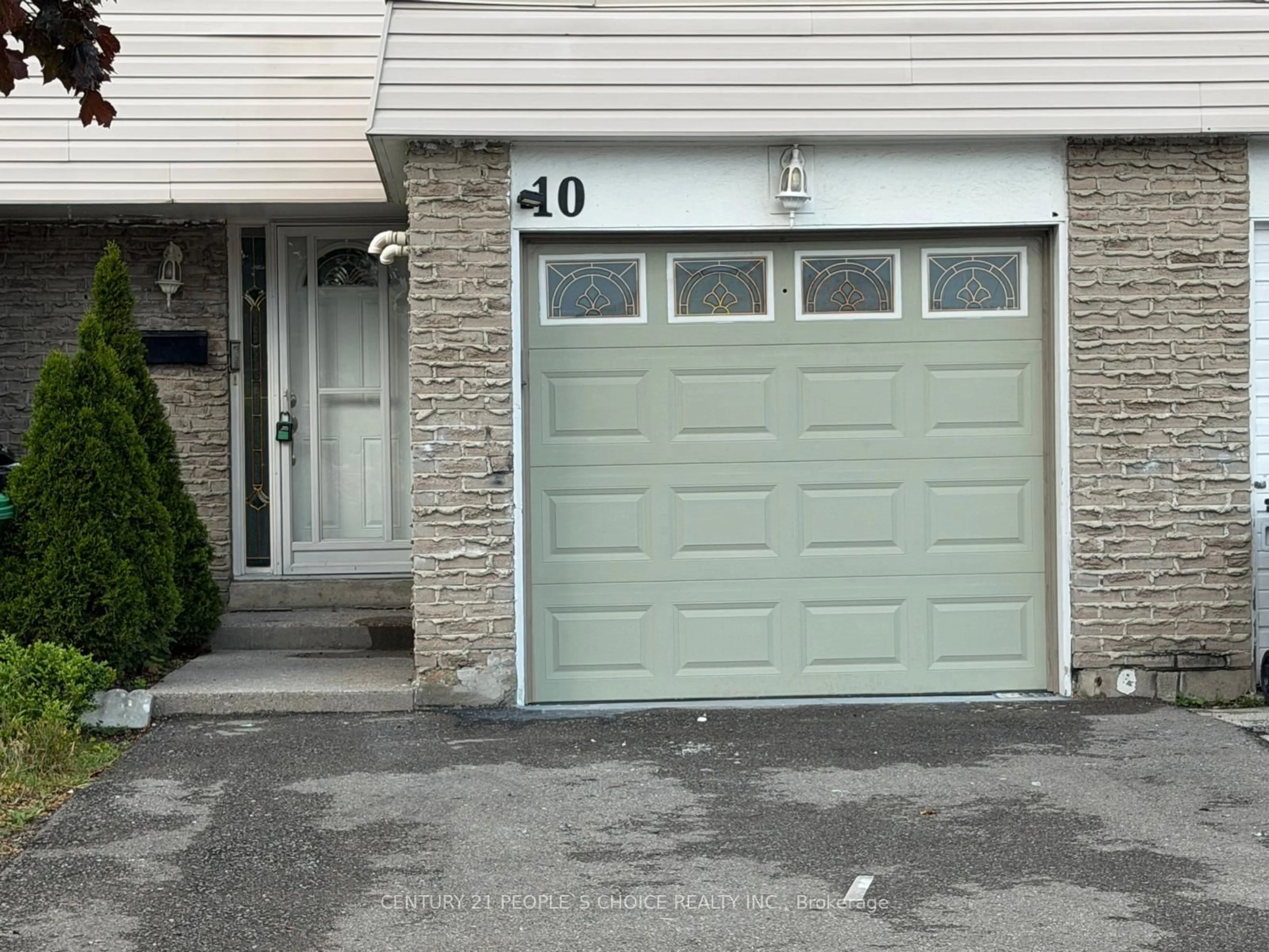 Indoor garage for 3600 Morning Star Dr #10, Mississauga Ontario L4T 1Y5