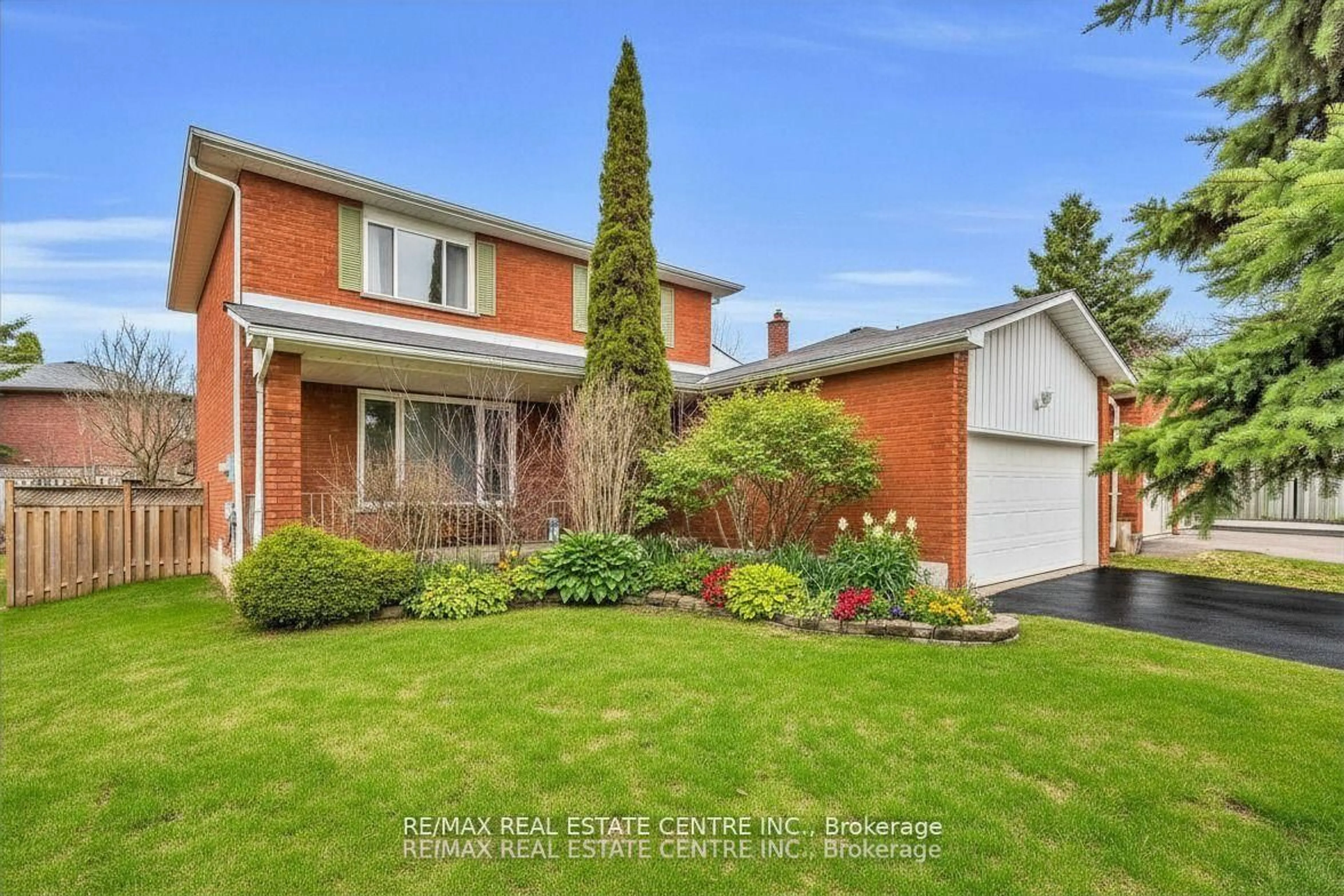 Home with brick exterior material, street for 255 Kensington Pl, Orangeville Ontario L9W 4G8