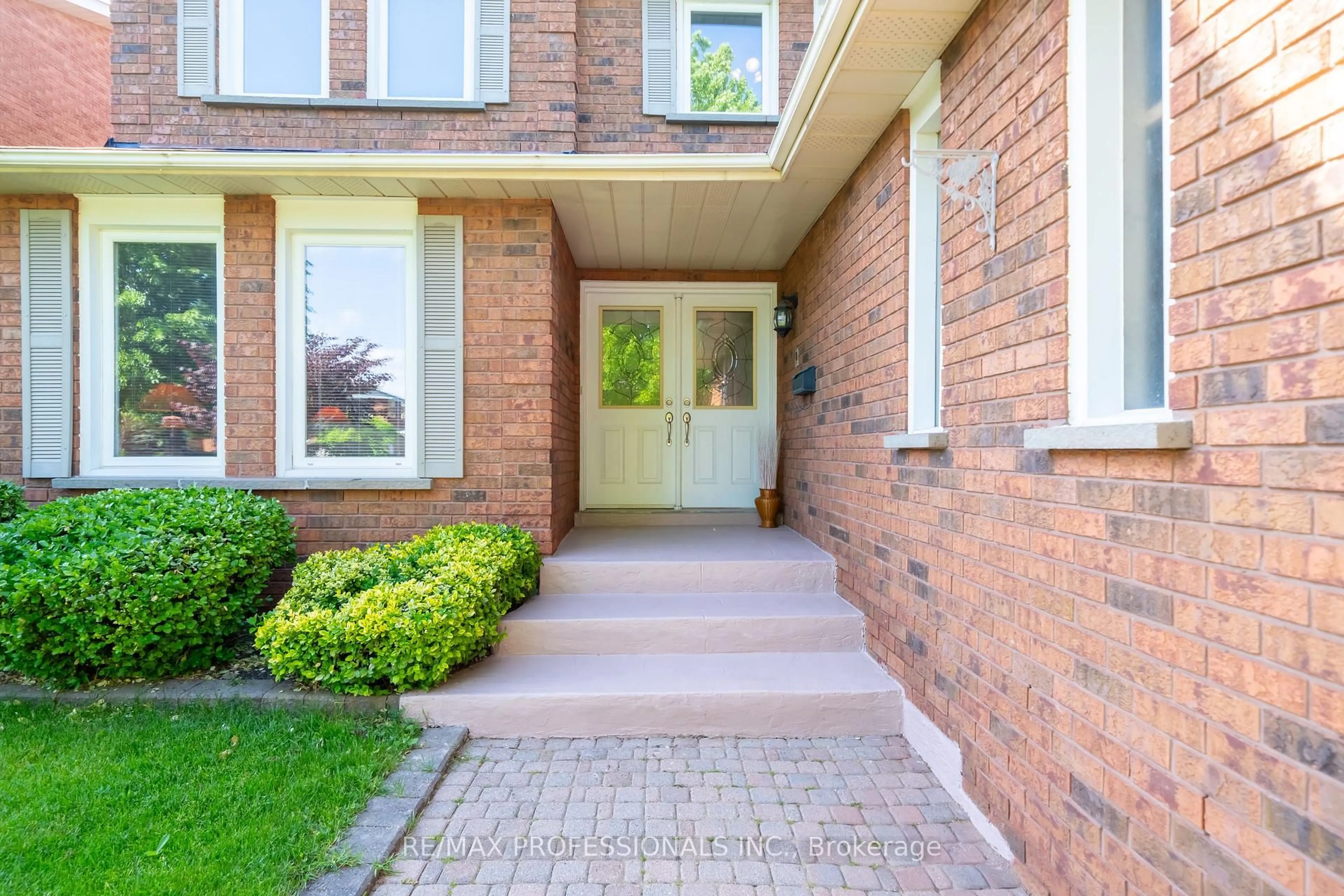 Home with brick exterior material, street for 1311 Greenridge Circ, Oakville Ontario L6M 2J8