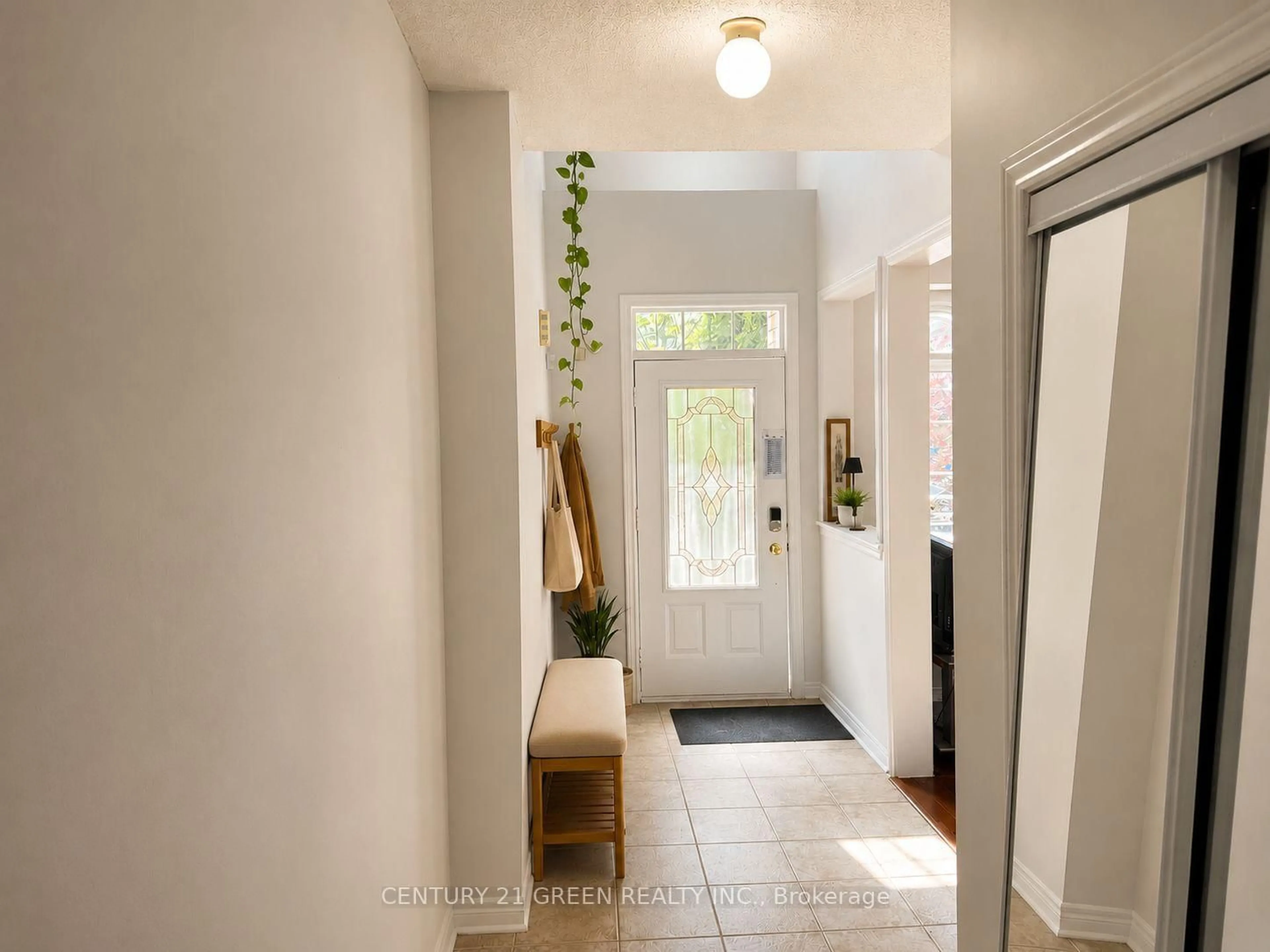Indoor entryway for 20 Outlook Ave, Brampton Ontario L6Y 5N9