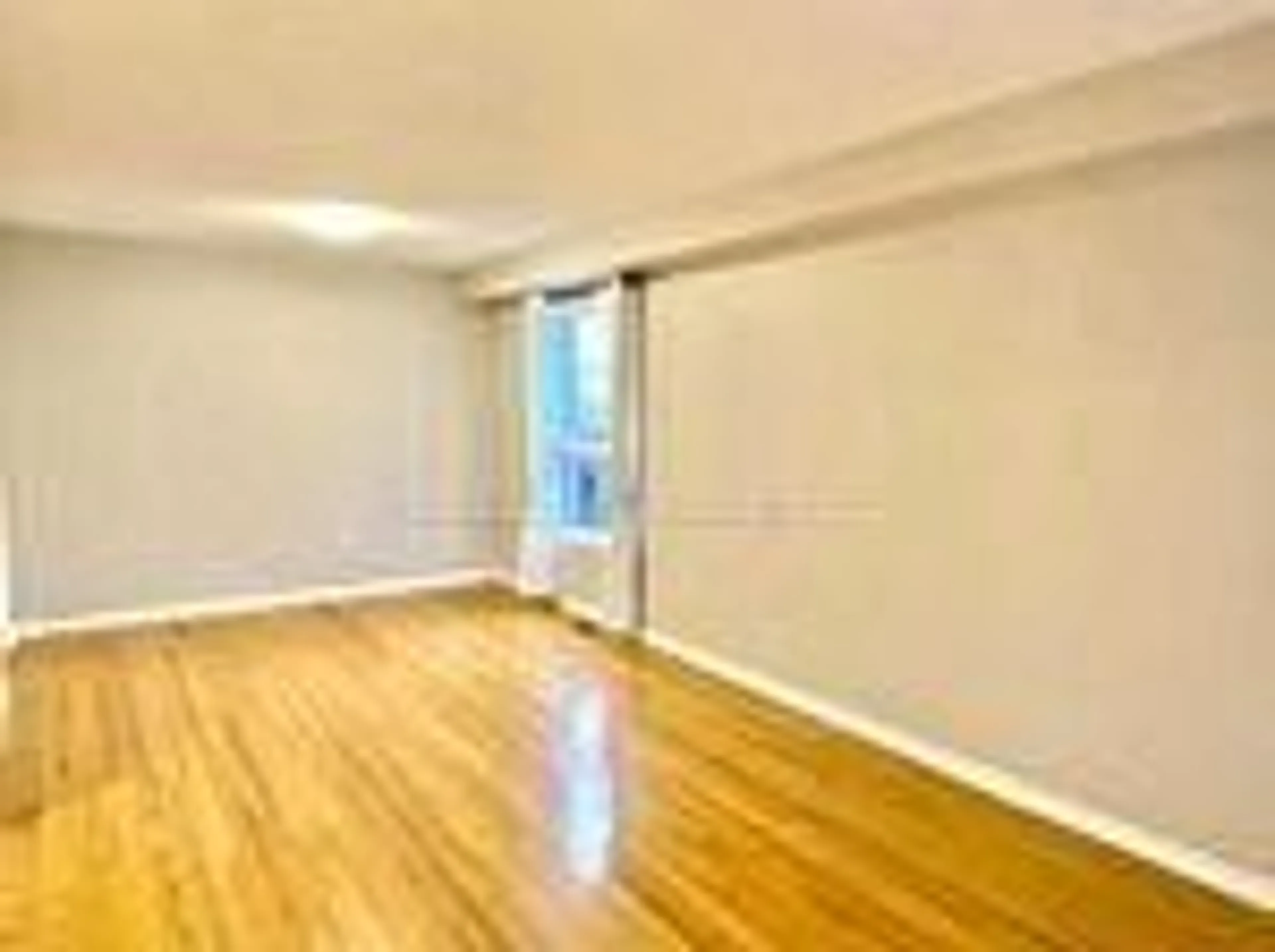 A pic of a room for 5271 Russell View Rd, Mississauga Ontario L5M 5W1
