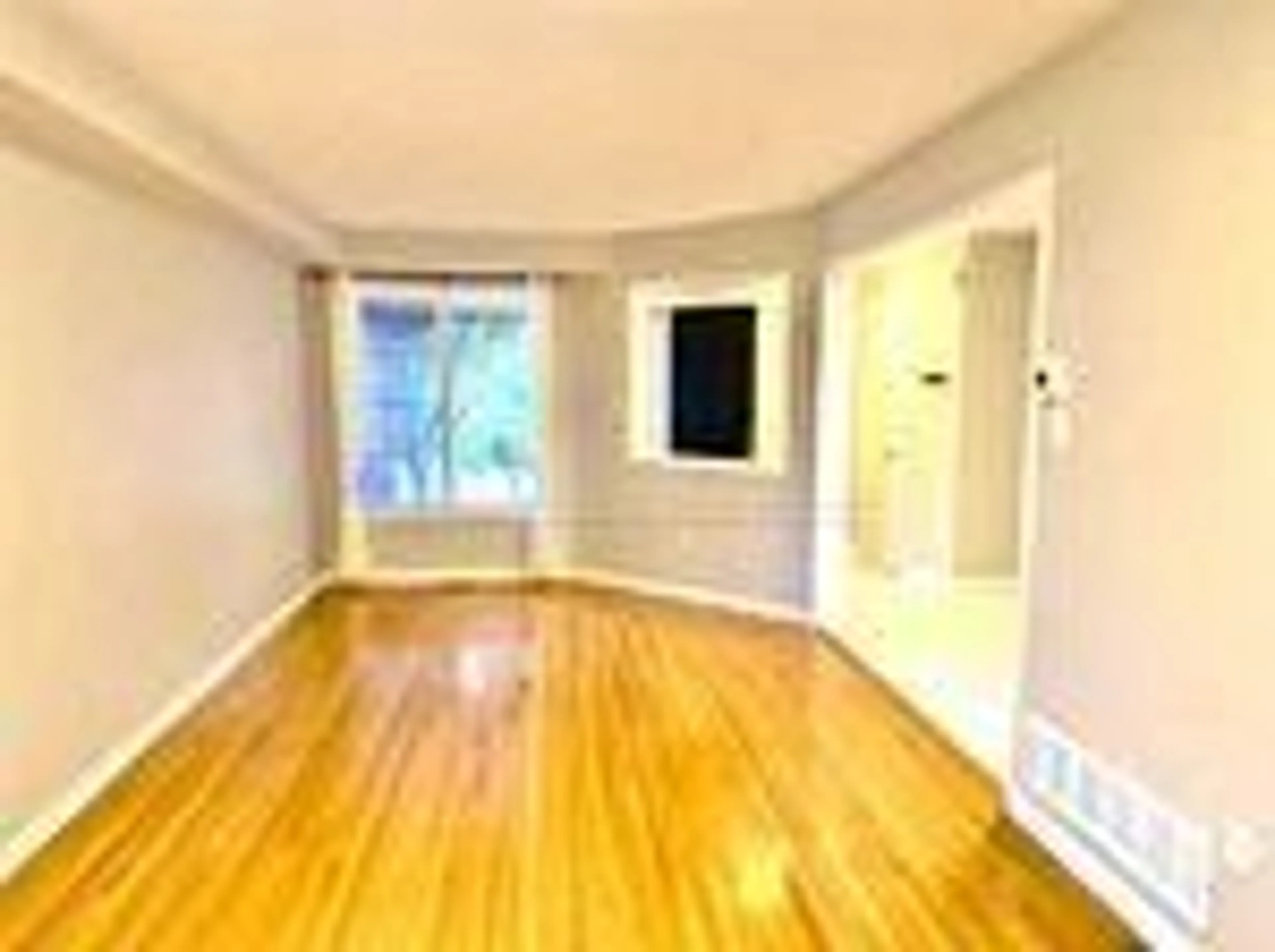A pic of a room for 5271 Russell View Rd, Mississauga Ontario L5M 5W1