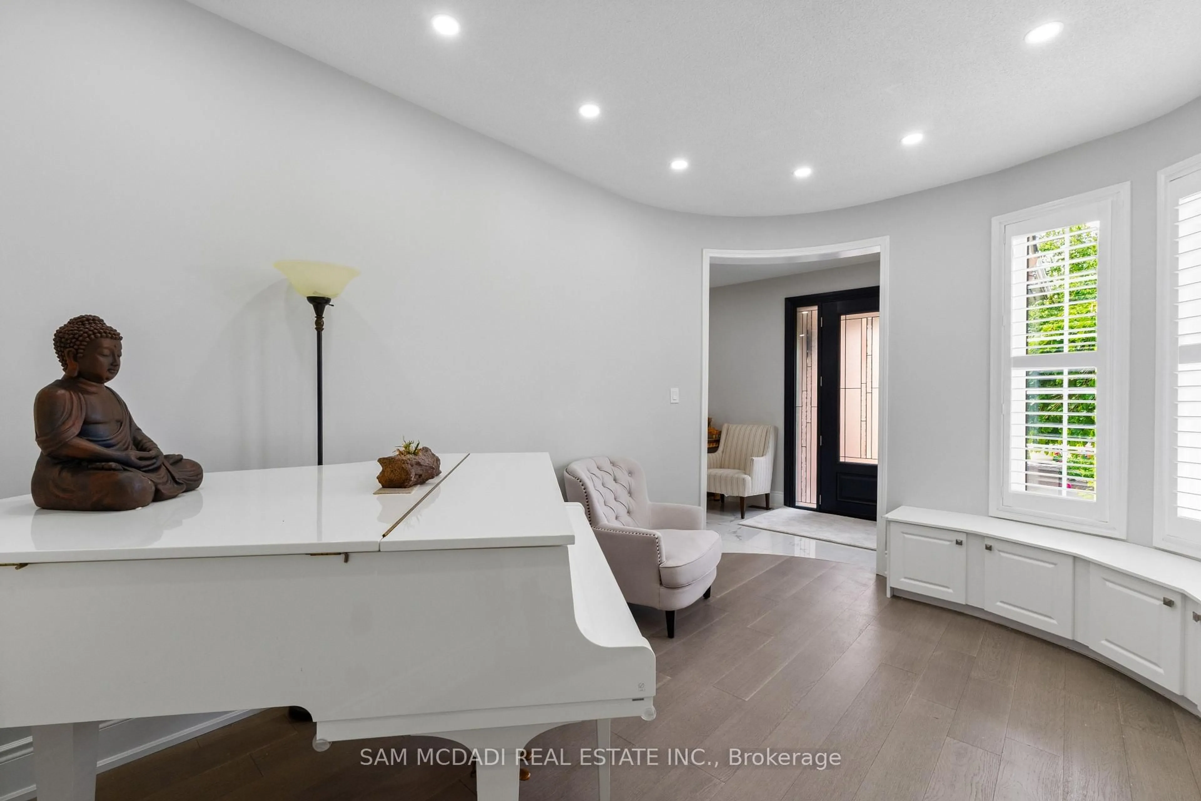 Unknown for 7516 Terragar Blvd, Mississauga Ontario L5N 8H6