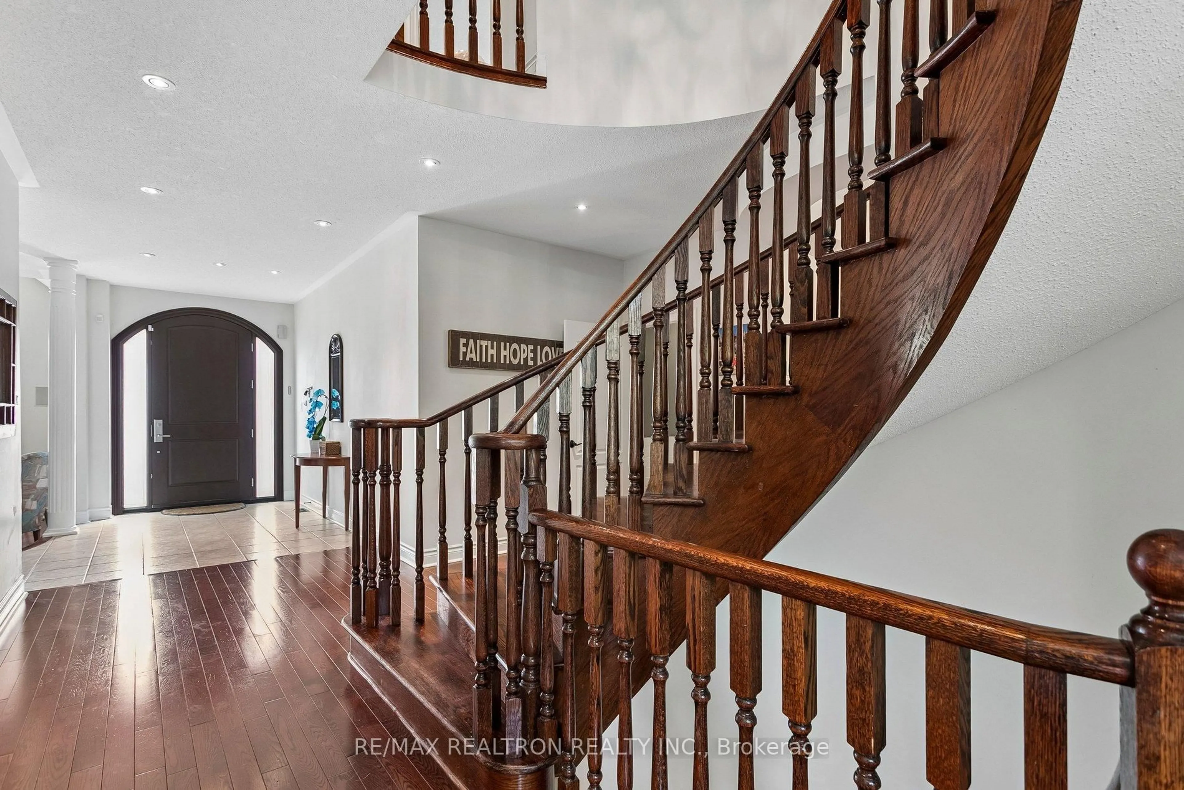 Stairs for 2207 Mariposa Rd, Oakville Ontario L6M 4S1