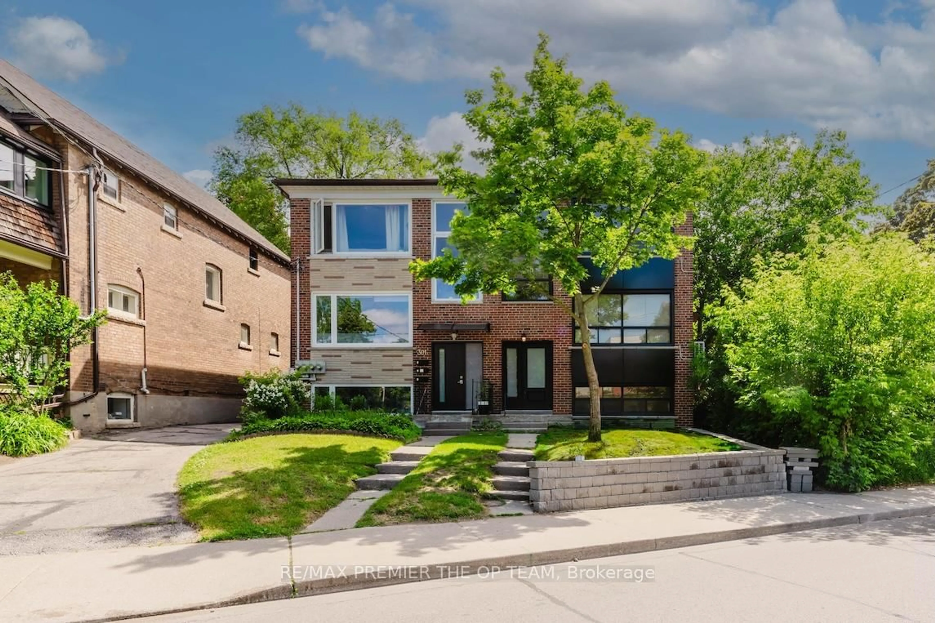 Home with brick exterior material, street for 299 Quebec Ave, Toronto Ontario M6P 2V2