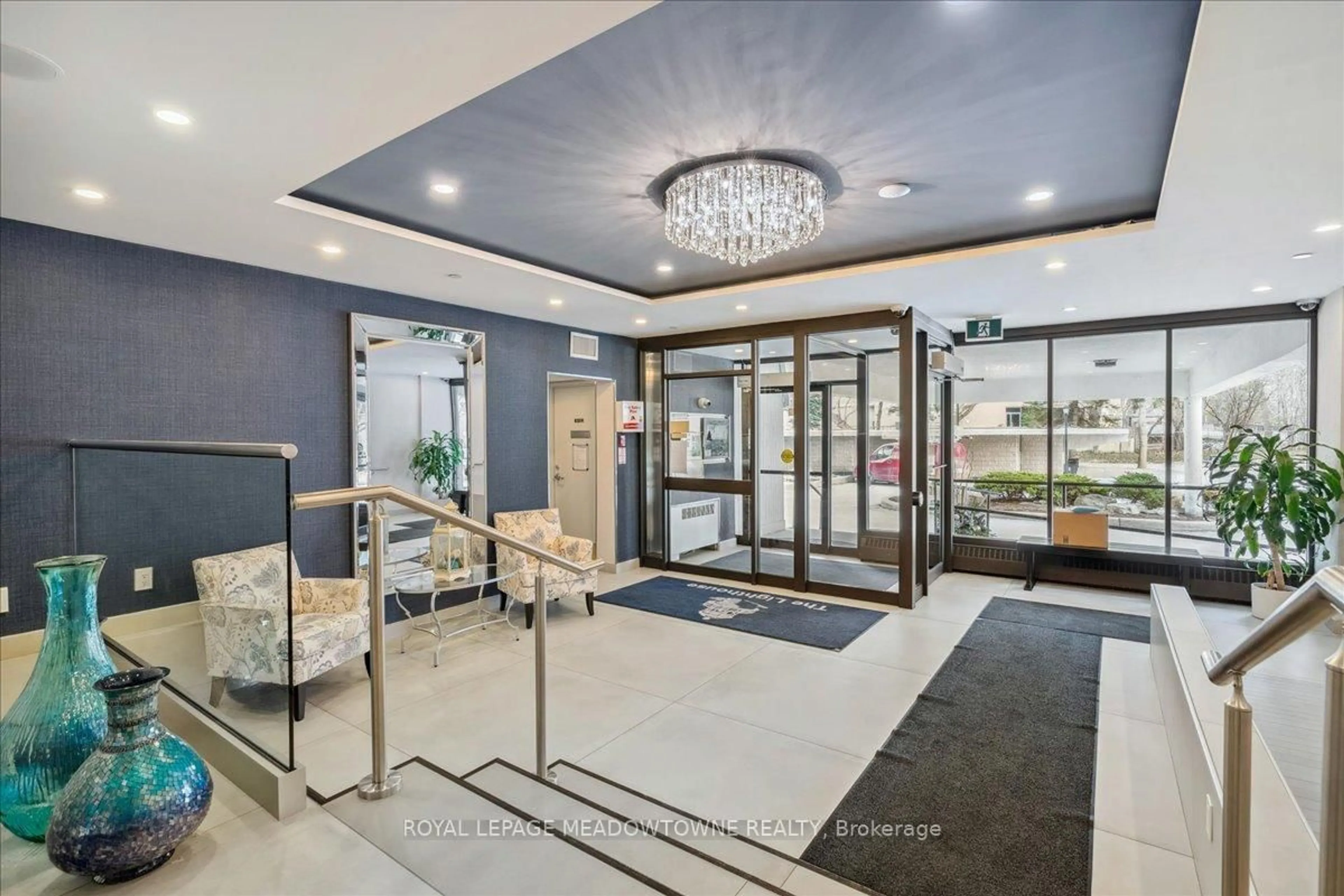 Unknown for 2263 Marine Dr #1601, Oakville Ontario L6L 5K1