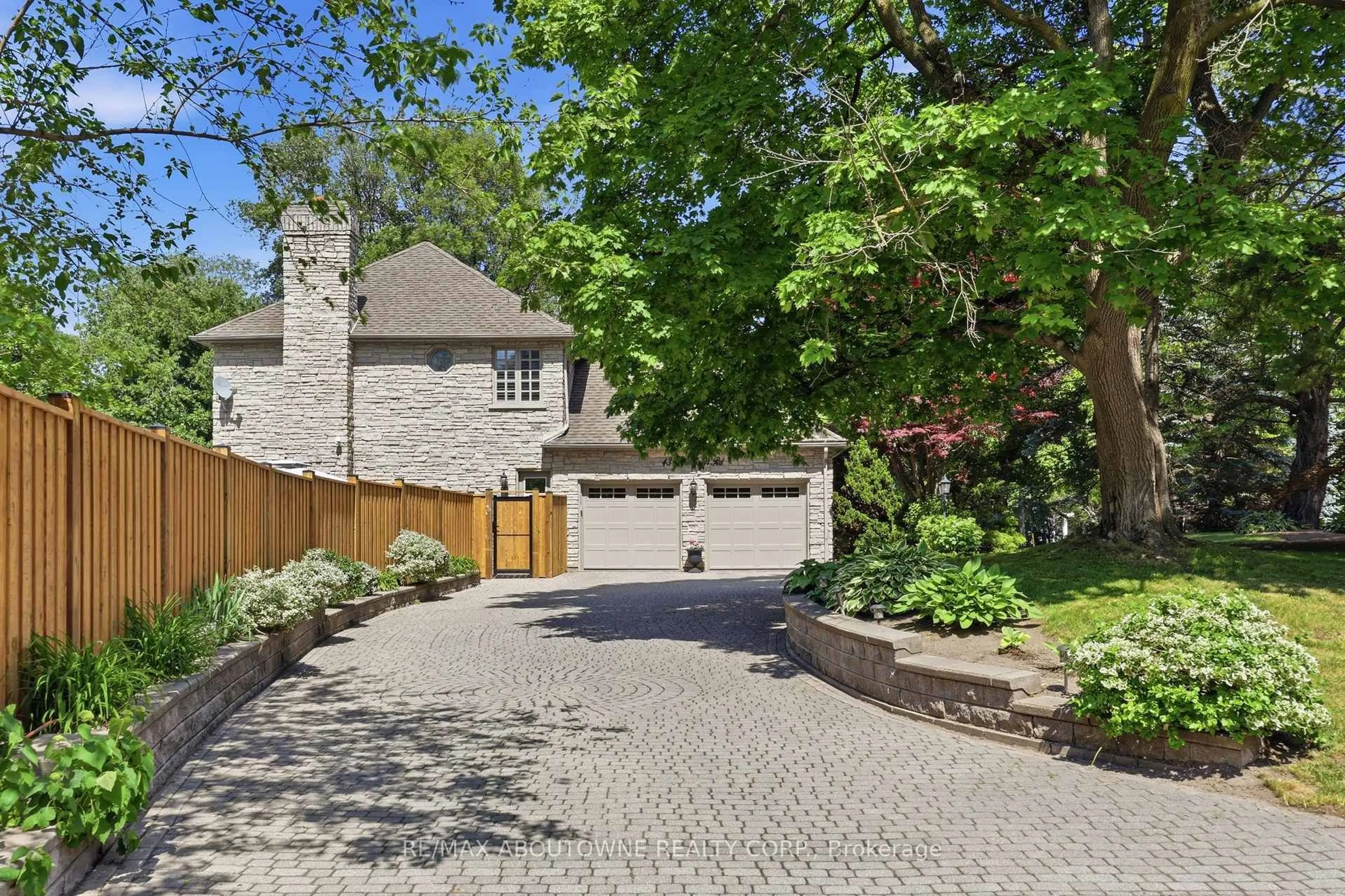 Unknown for 437 Cairncroft Rd, Oakville Ontario L6J 4N1