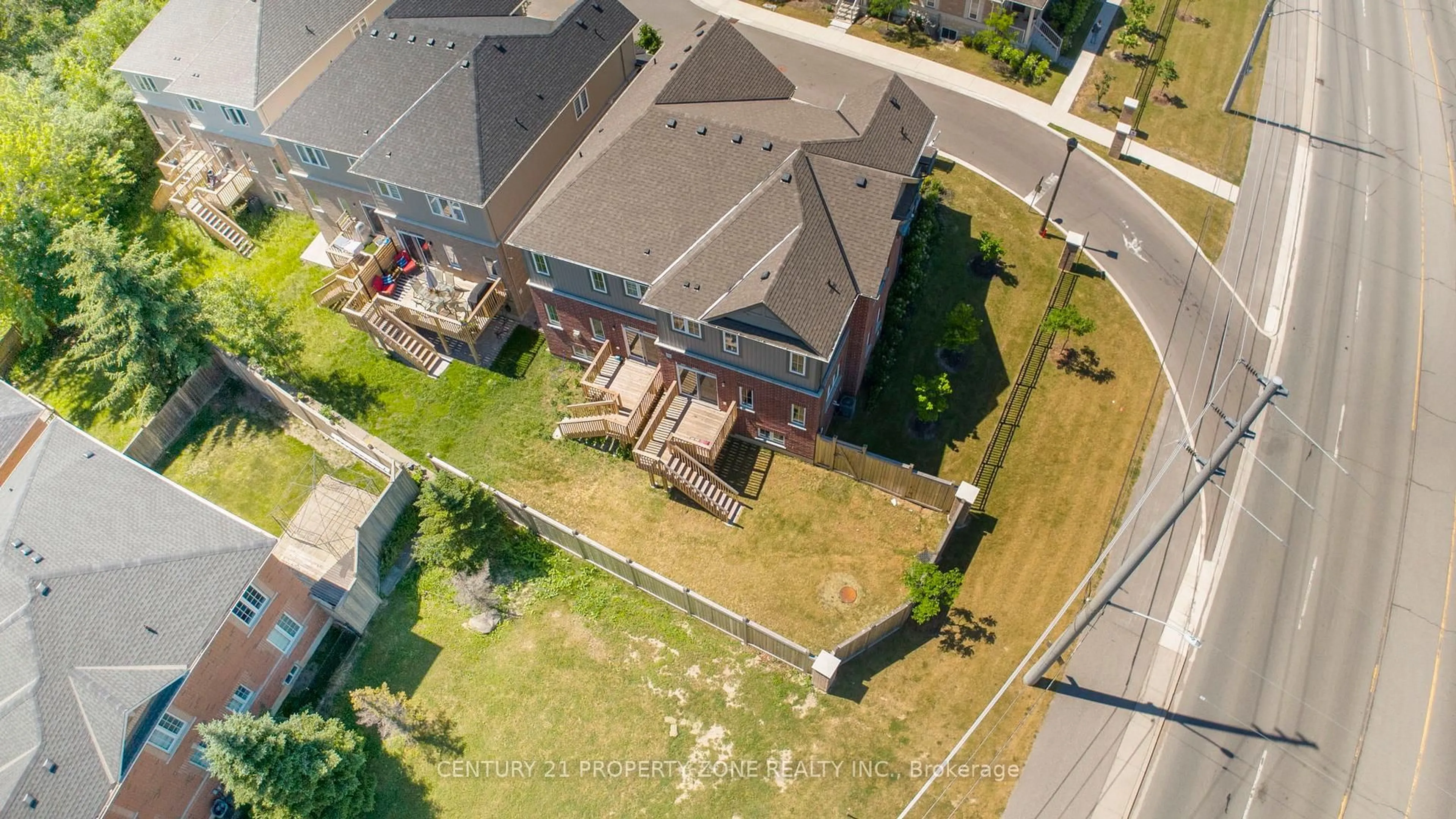 A pic from outside/outdoor area/front of a property/back of a property/a pic from drone, unknown for 68 Brixham Lane, Brampton Ontario L7A 5K2
