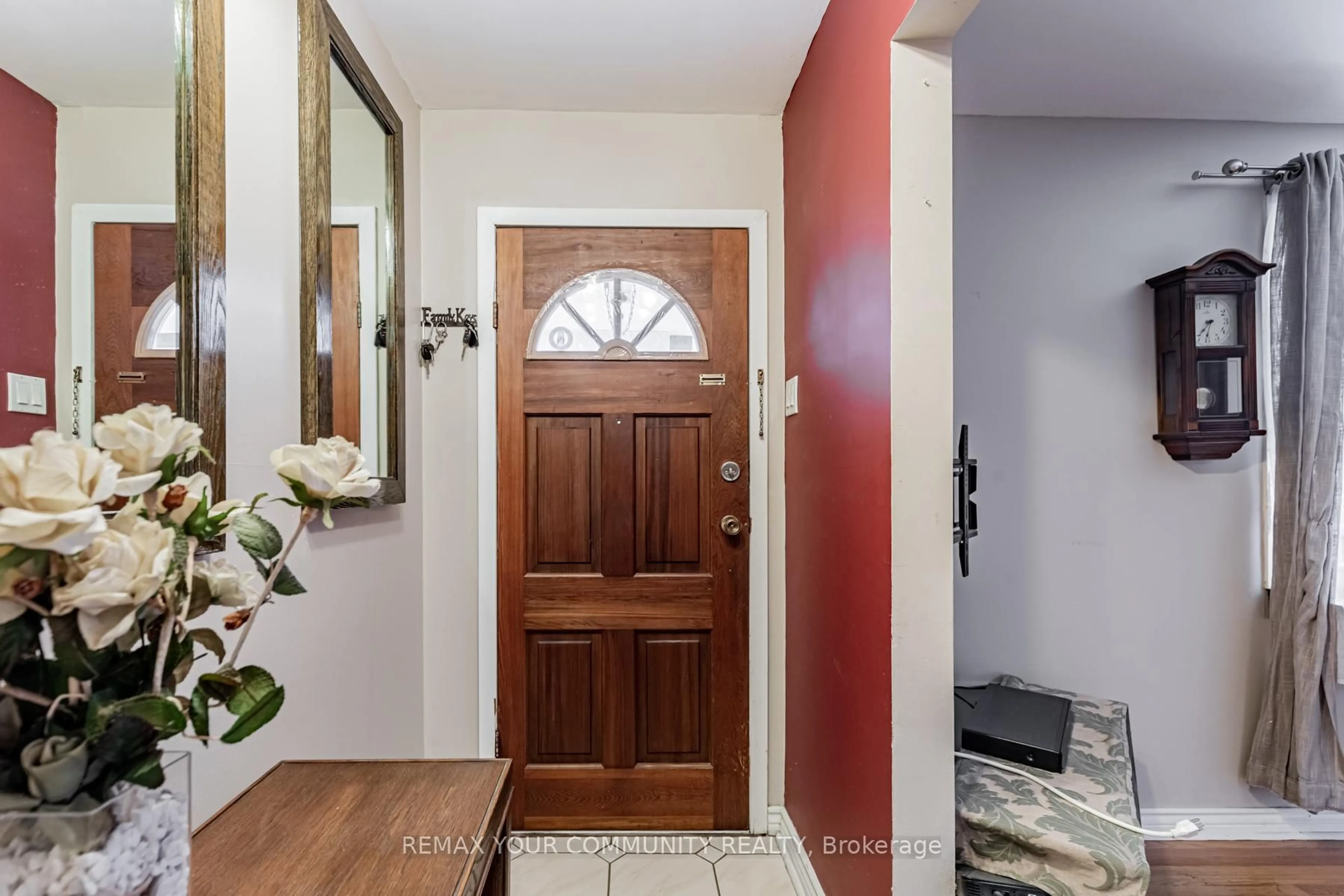 Indoor entryway for 48 CAYUGA Ave, Toronto Ontario M6N 2G1