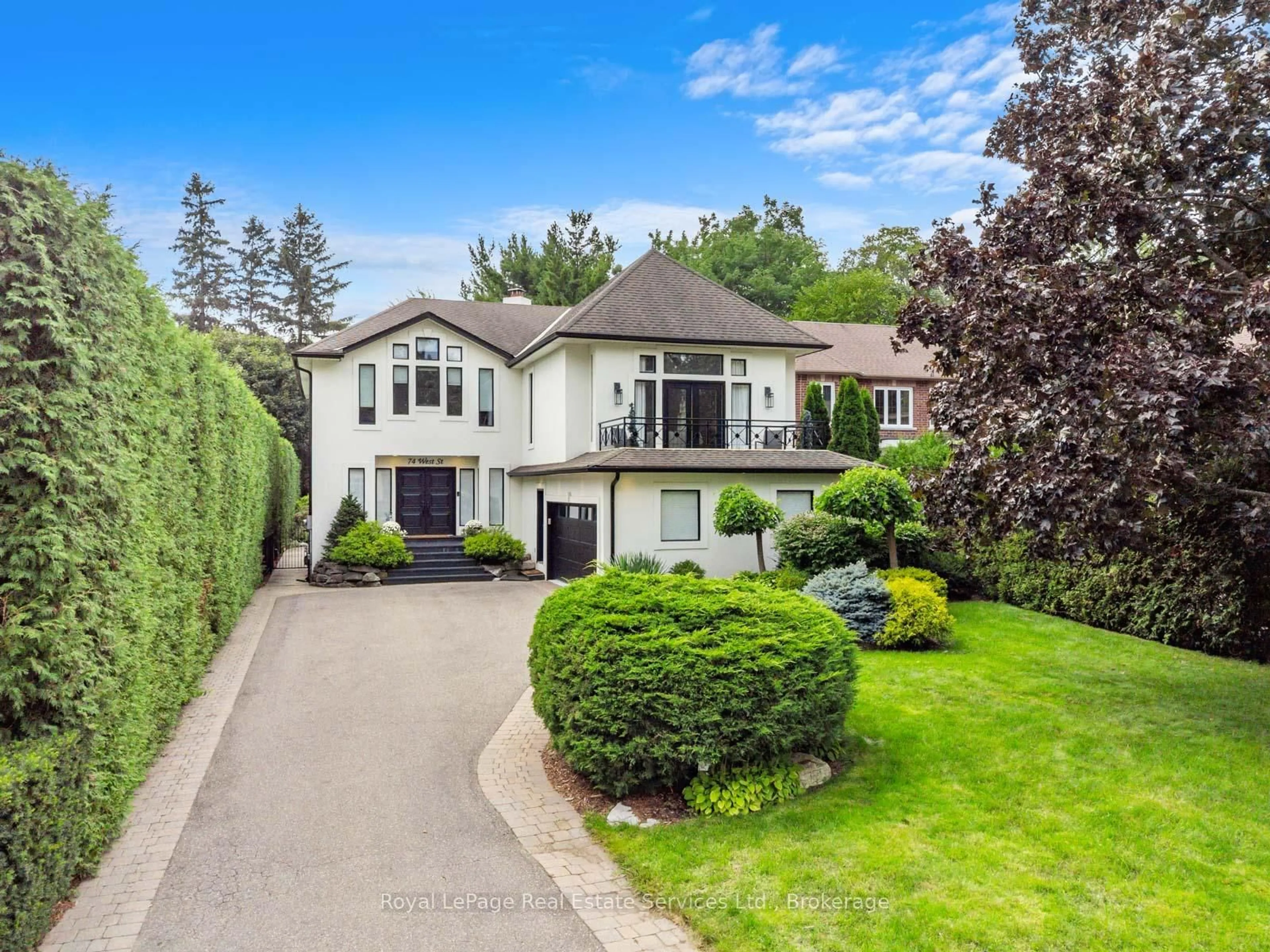 A pic from outside/outdoor area/front of a property/back of a property/a pic from drone, street for 74 West St, Oakville Ontario L6L 2Y7