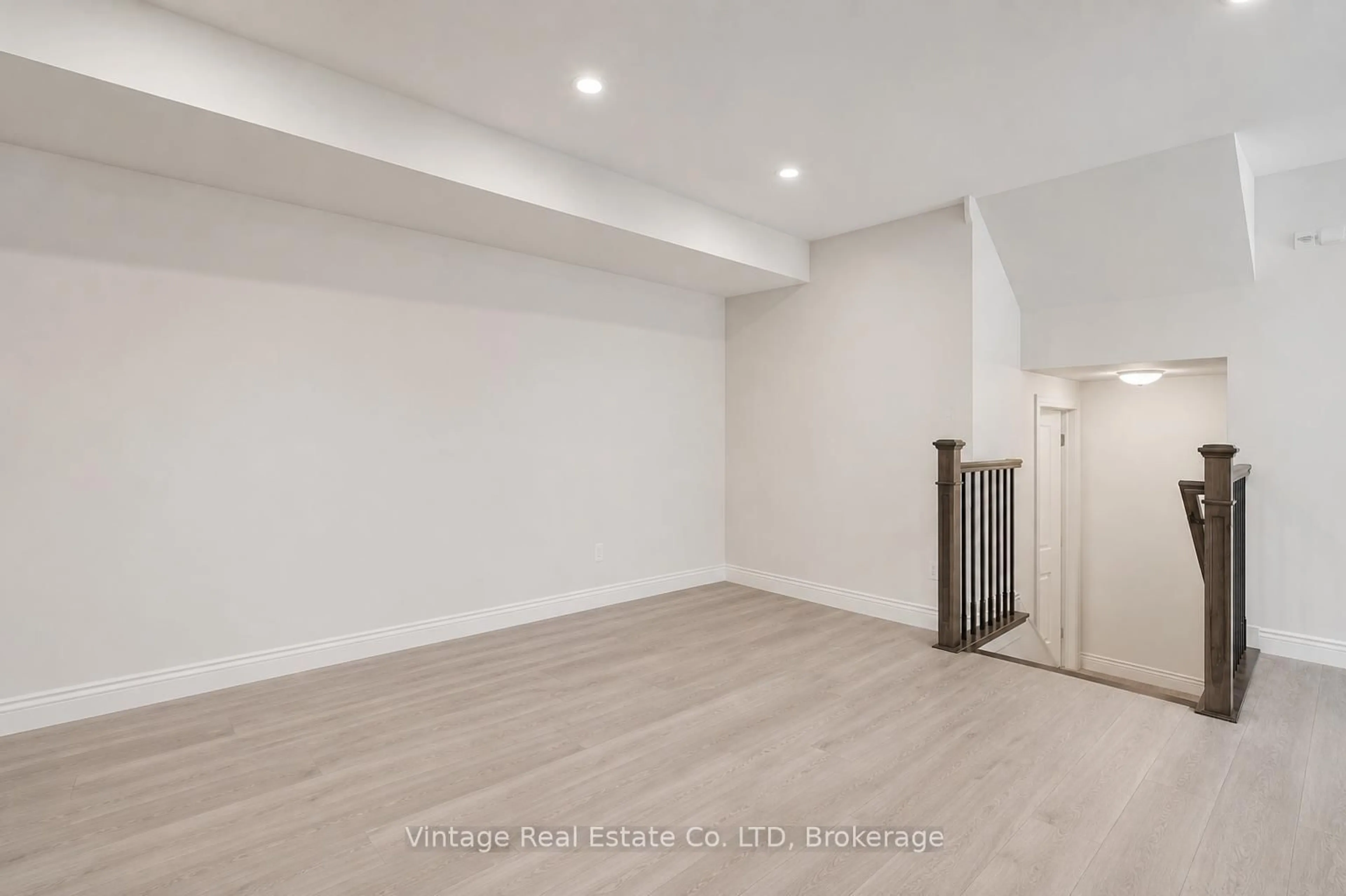 A pic of a room for 126 Christopher Rd, Oakville Ontario L6H 0Y1