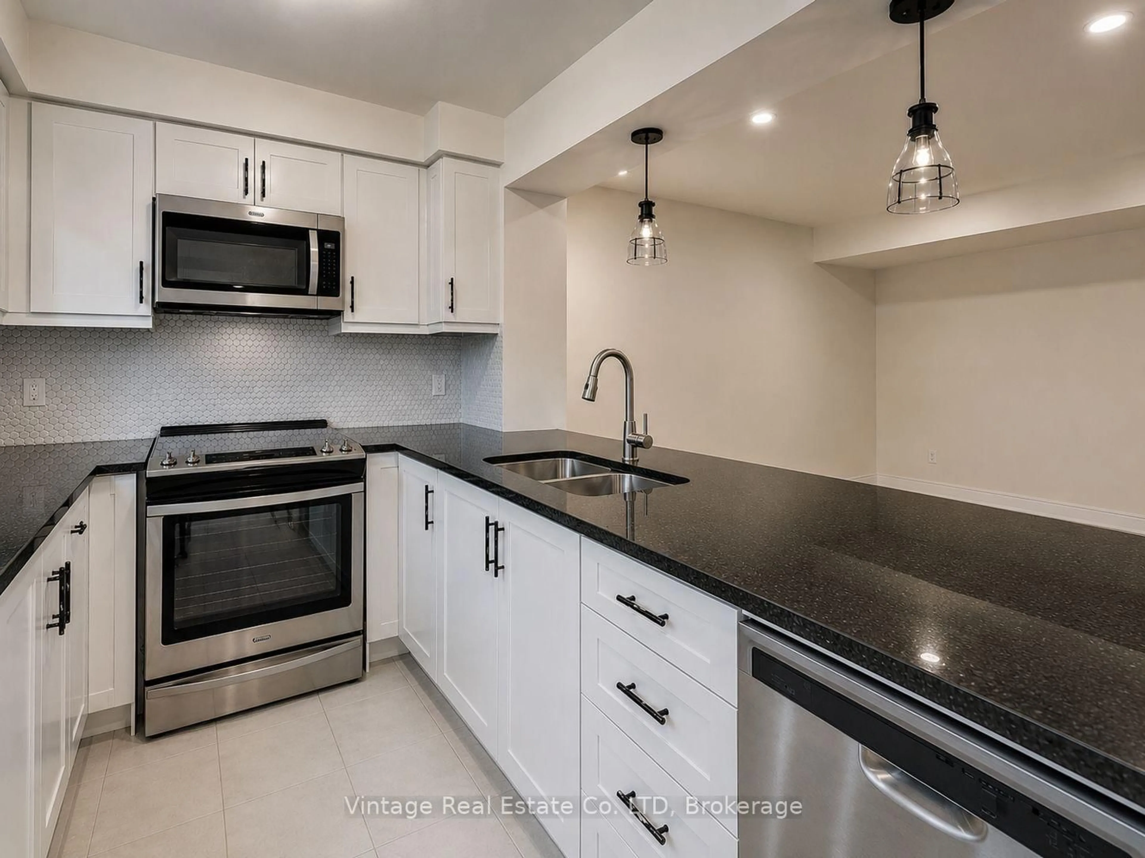 Standard kitchen, unknown for 126 Christopher Rd, Oakville Ontario L6H 0Y1