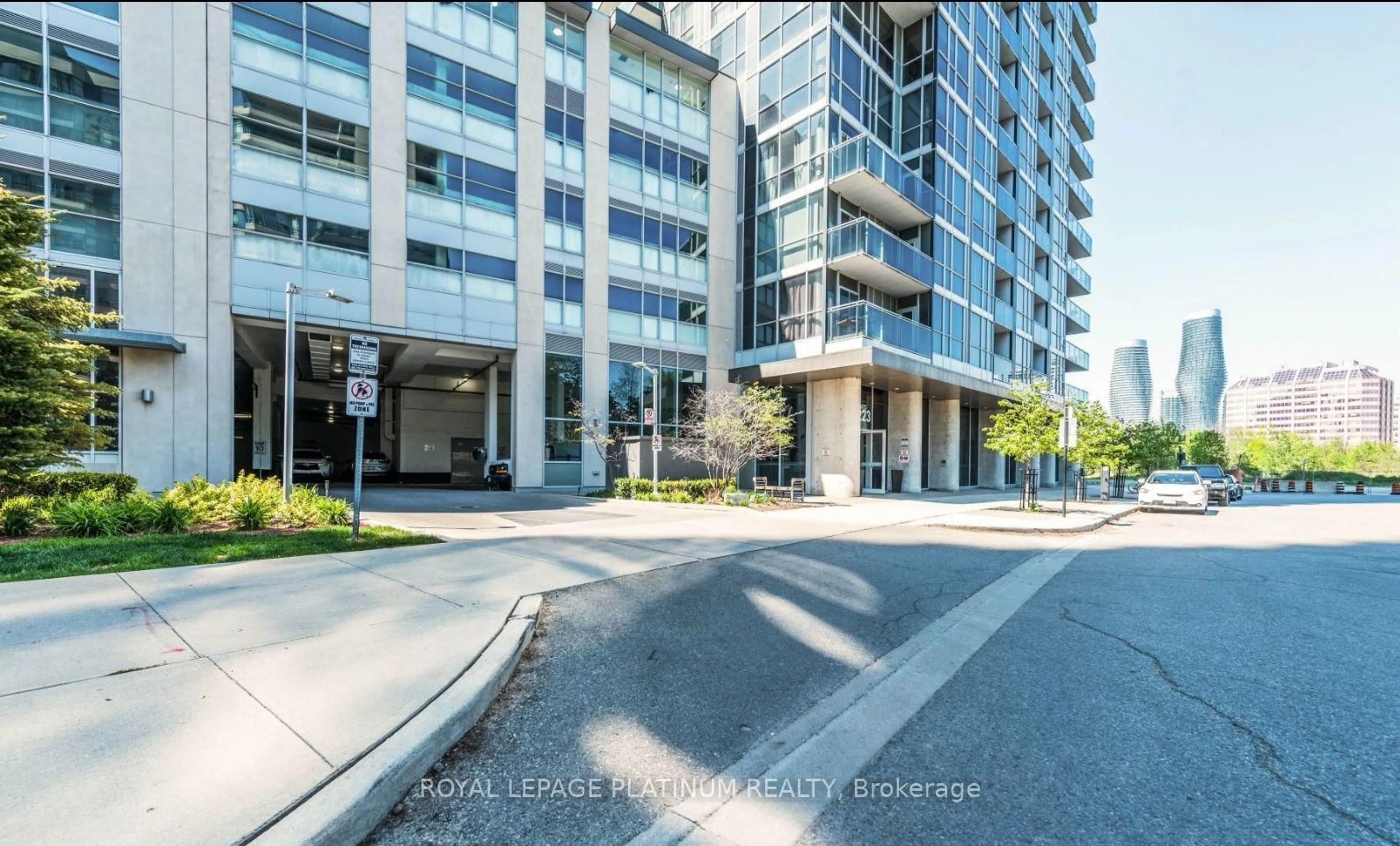 Indoor foyer for 223 Webb Dr #1202, Mississauga Ontario L5B 0E8
