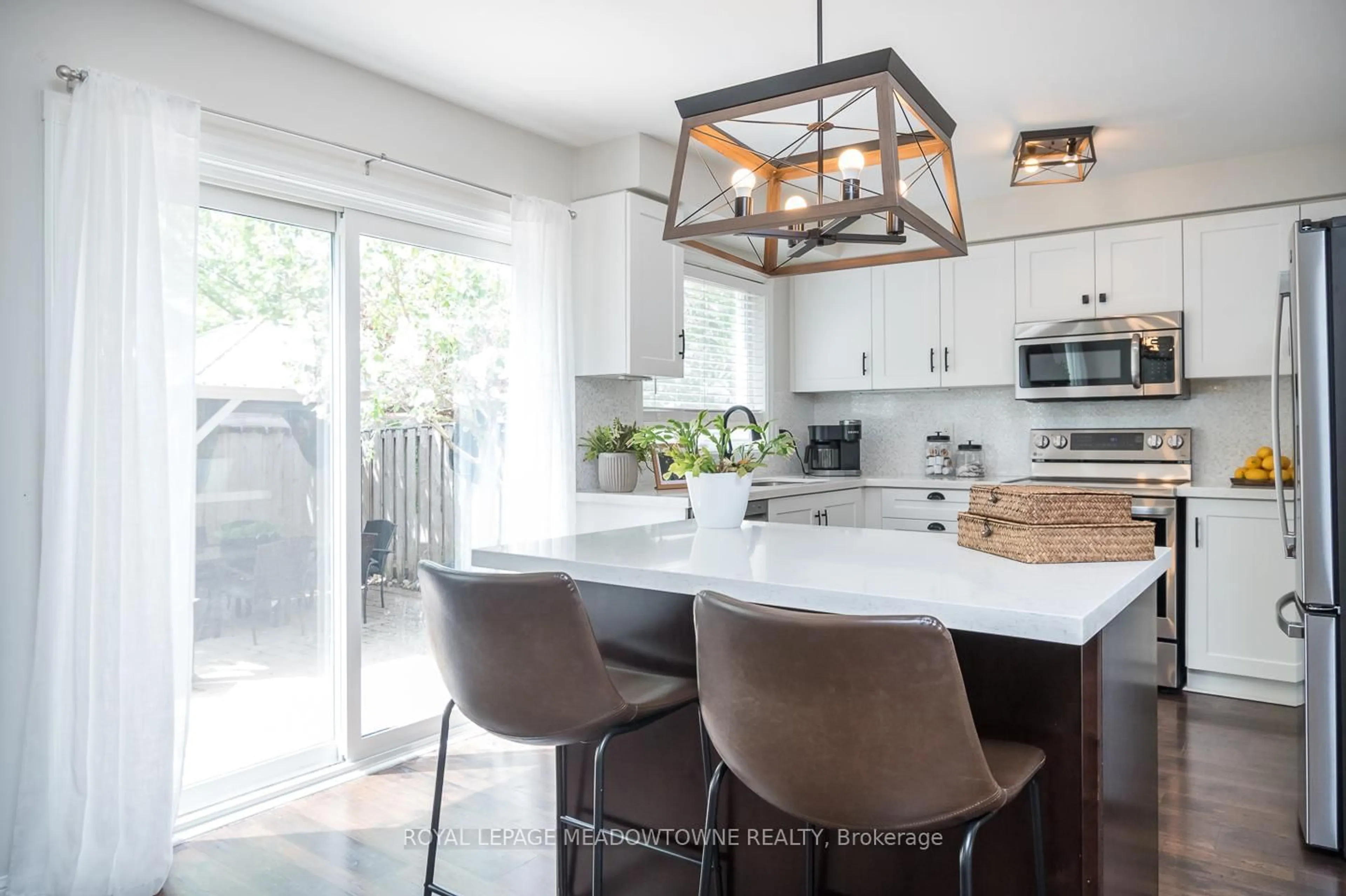 Open concept kitchen, unknown for 624 Marley Cres, Milton Ontario L9T 5L9