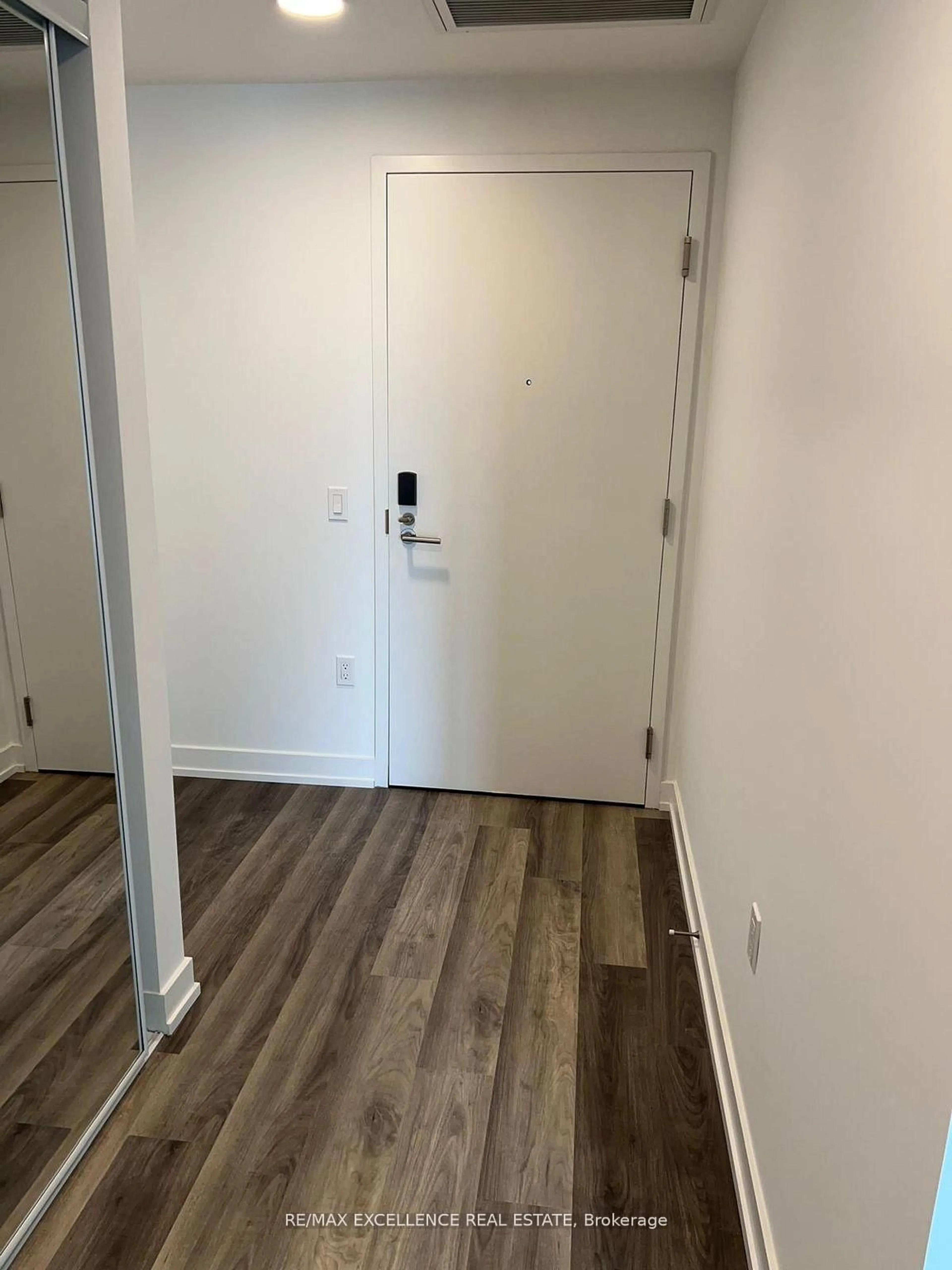 A pic of a room for 6 Chartwell Rd #608, Toronto Ontario M8Z 4E8