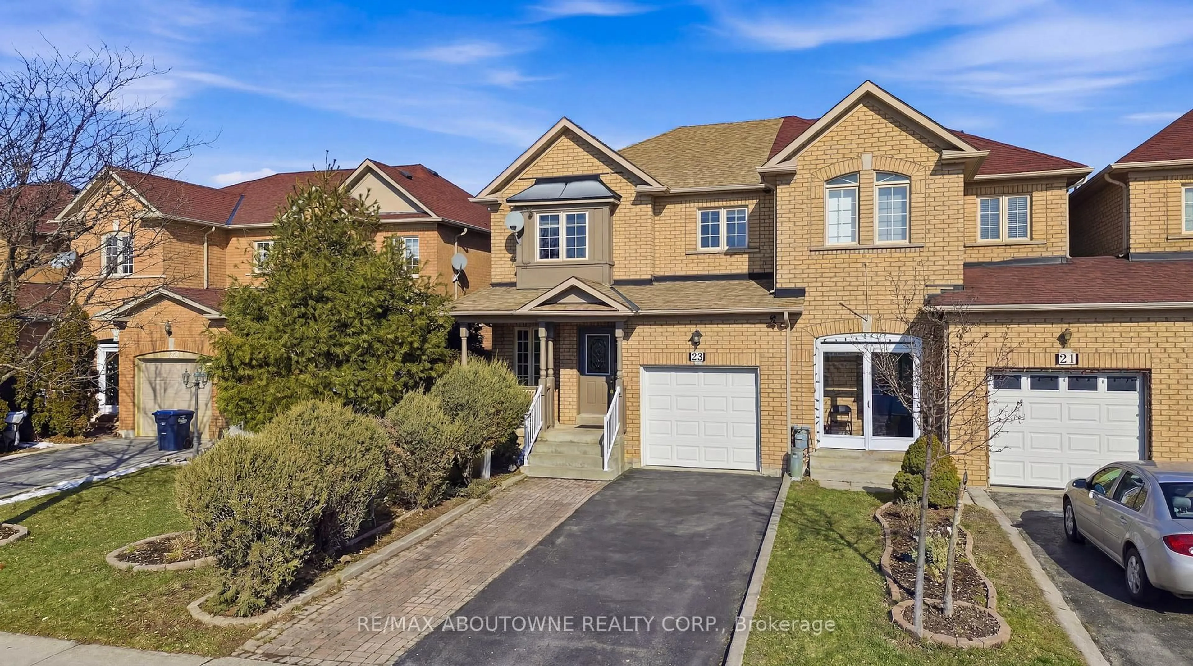 A pic from outside/outdoor area/front of a property/back of a property/a pic from drone, street for 23 Arabia Gate, Brampton Ontario L6R 2N9