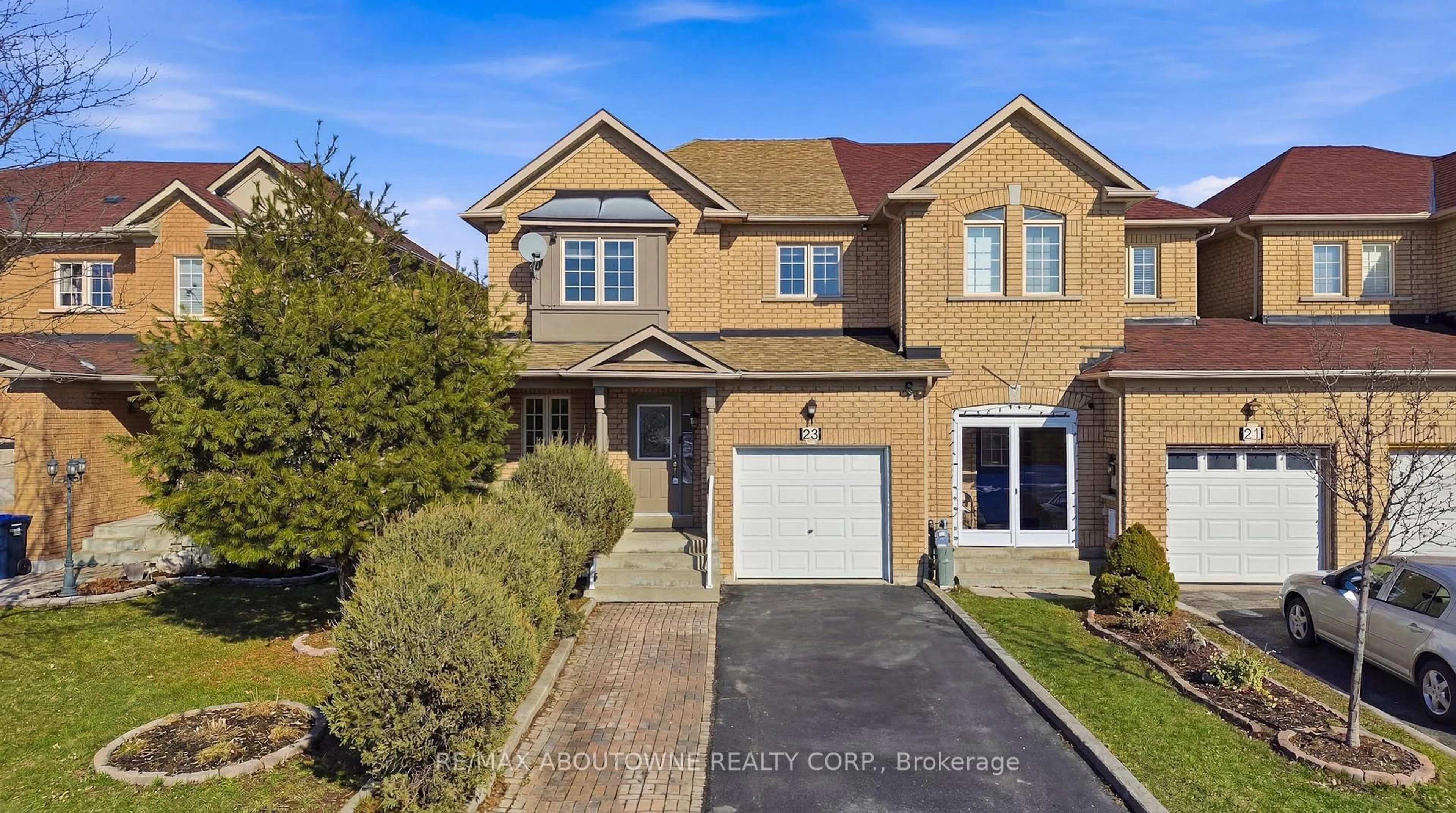 A pic from outside/outdoor area/front of a property/back of a property/a pic from drone, street for 23 Arabia Gate, Brampton Ontario L6R 2N9