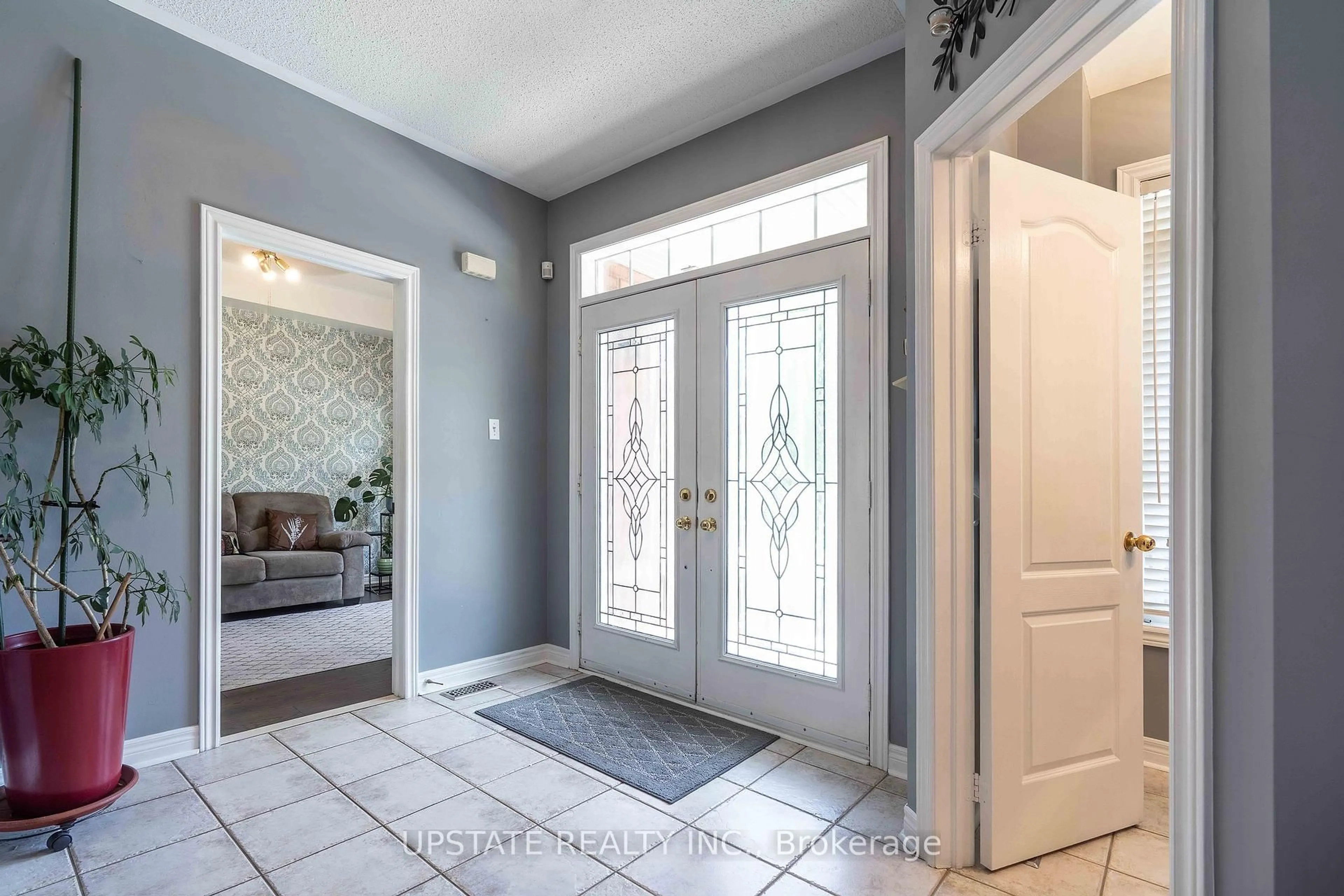Indoor entryway for 29 Blaketon Crt, Brampton Ontario L6P 1K7