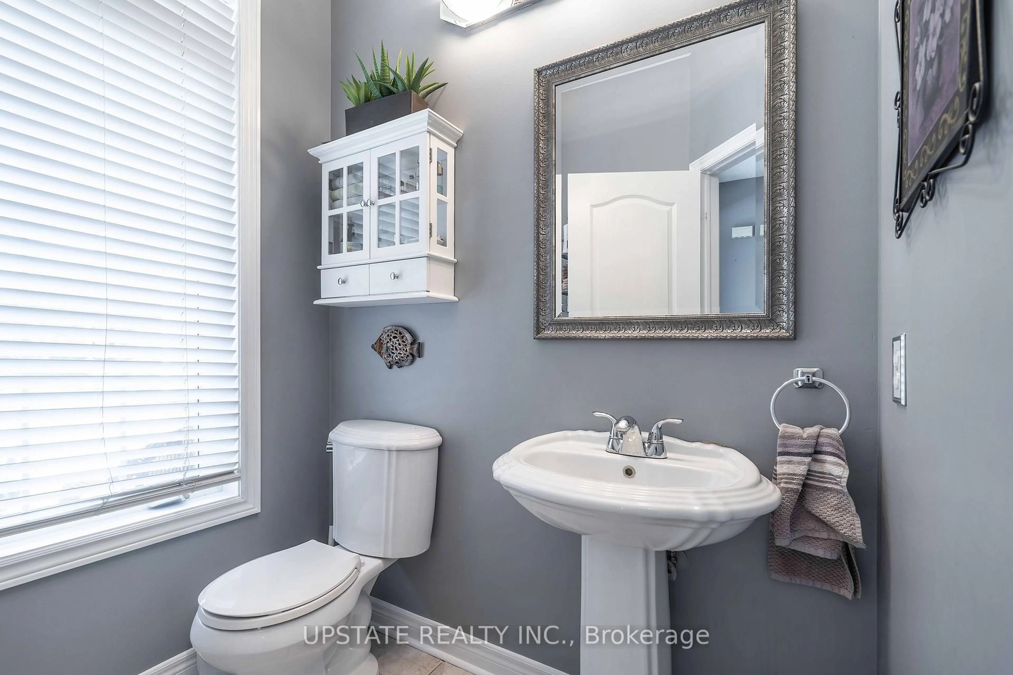 Standard bathroom, ceramic/tile floor for 29 Blaketon Crt, Brampton Ontario L6P 1K7
